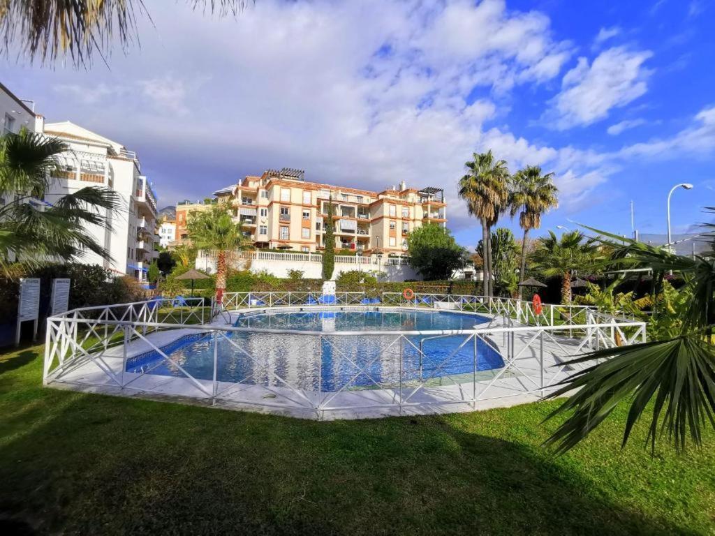 2bdr Sunny With Pool And Private Parking In Apartment *