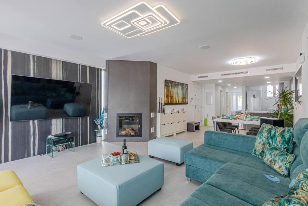 Puerto Marina Luxury 2bdr With Sea View Appartement