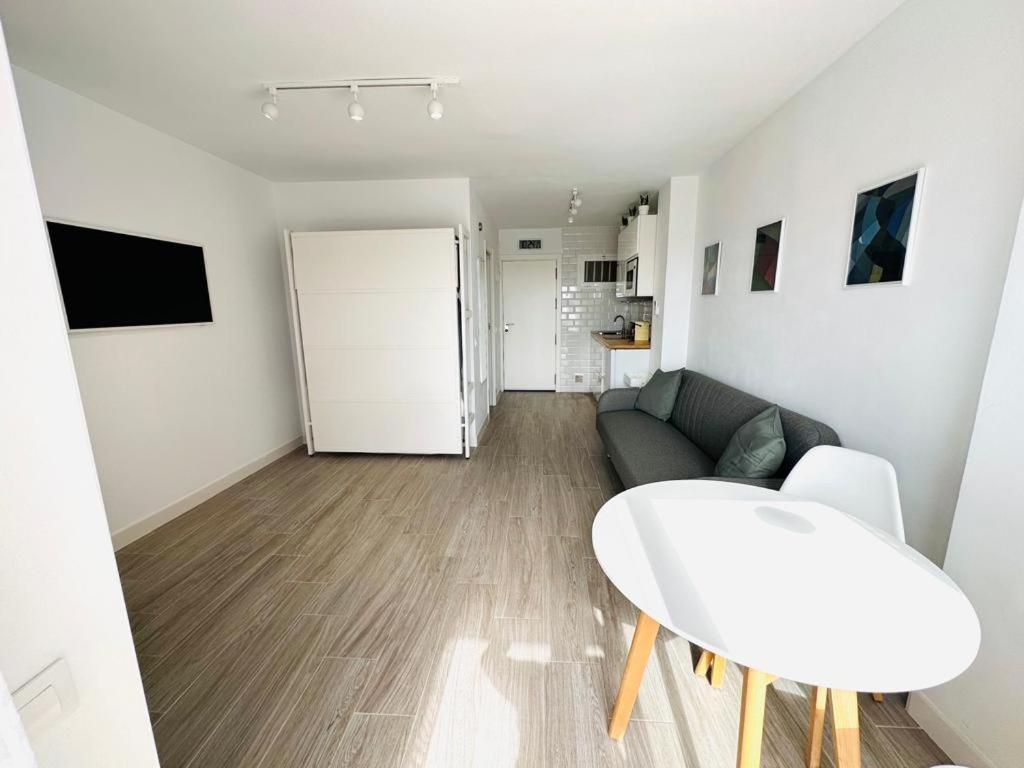 Modern White *