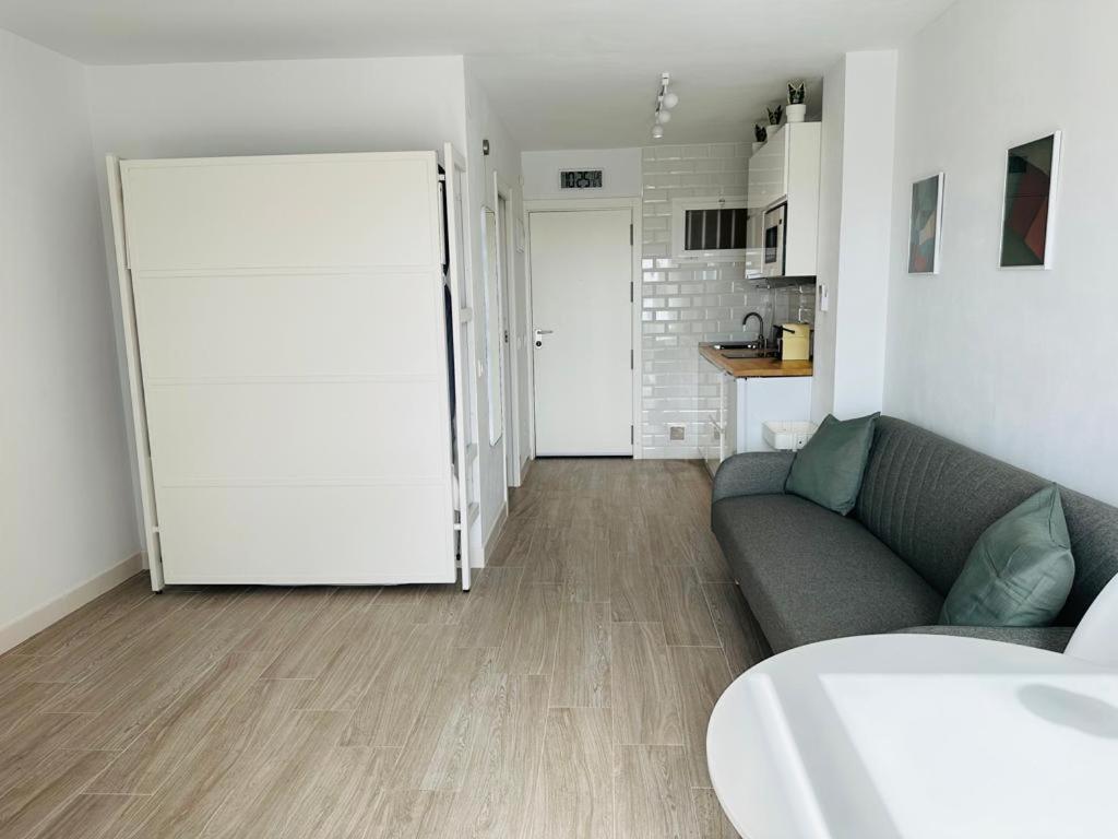 Modern White Apartment