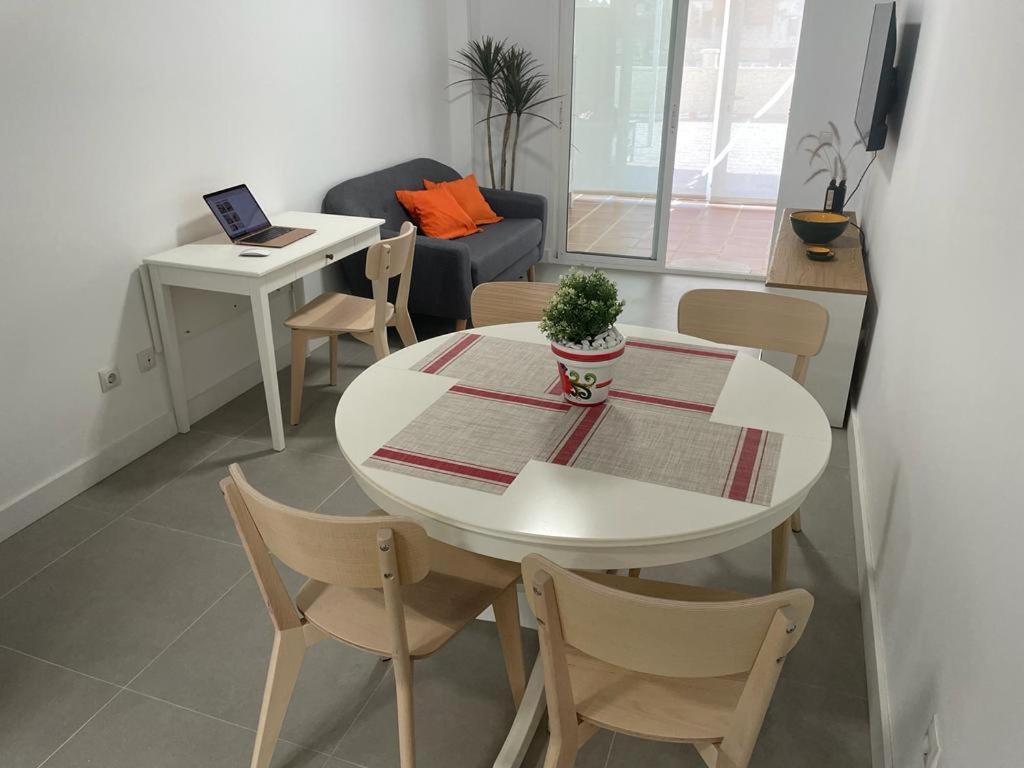 Encantador Piso Con Terraza Y Piscina Appartement Benalmádena