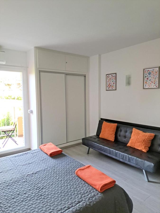 Minerva Red Sun Studio Apartment *