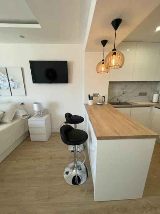 Exclusivo Estudio Piscinas, Conserjeria 24 H *