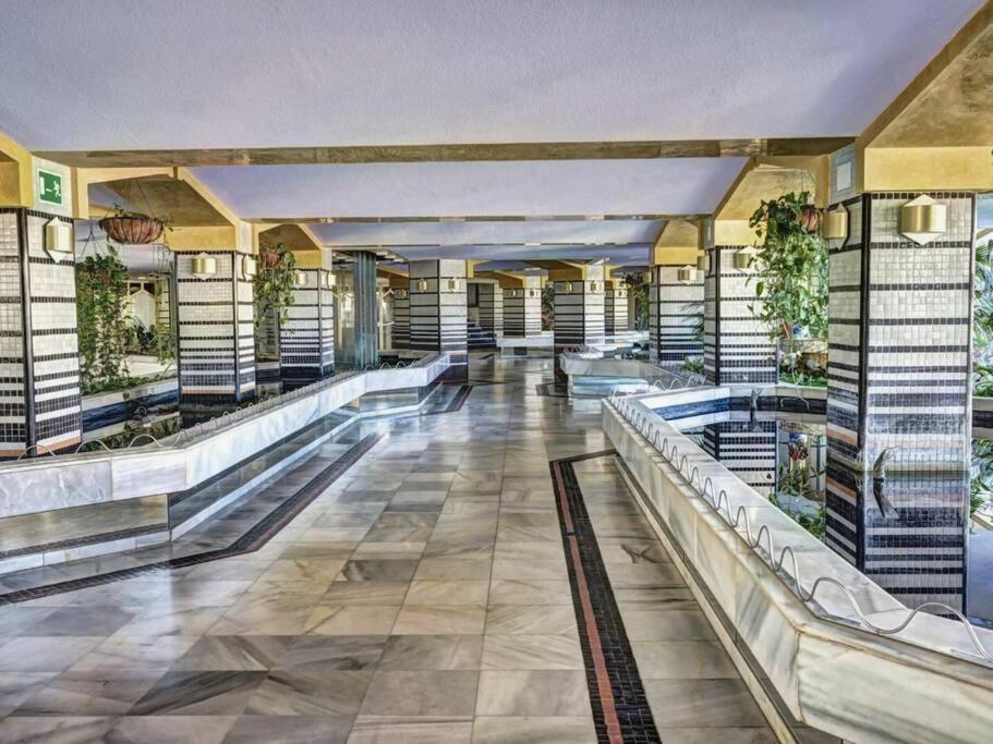 New In Resort, With Water Park Apartamento Benalmádena