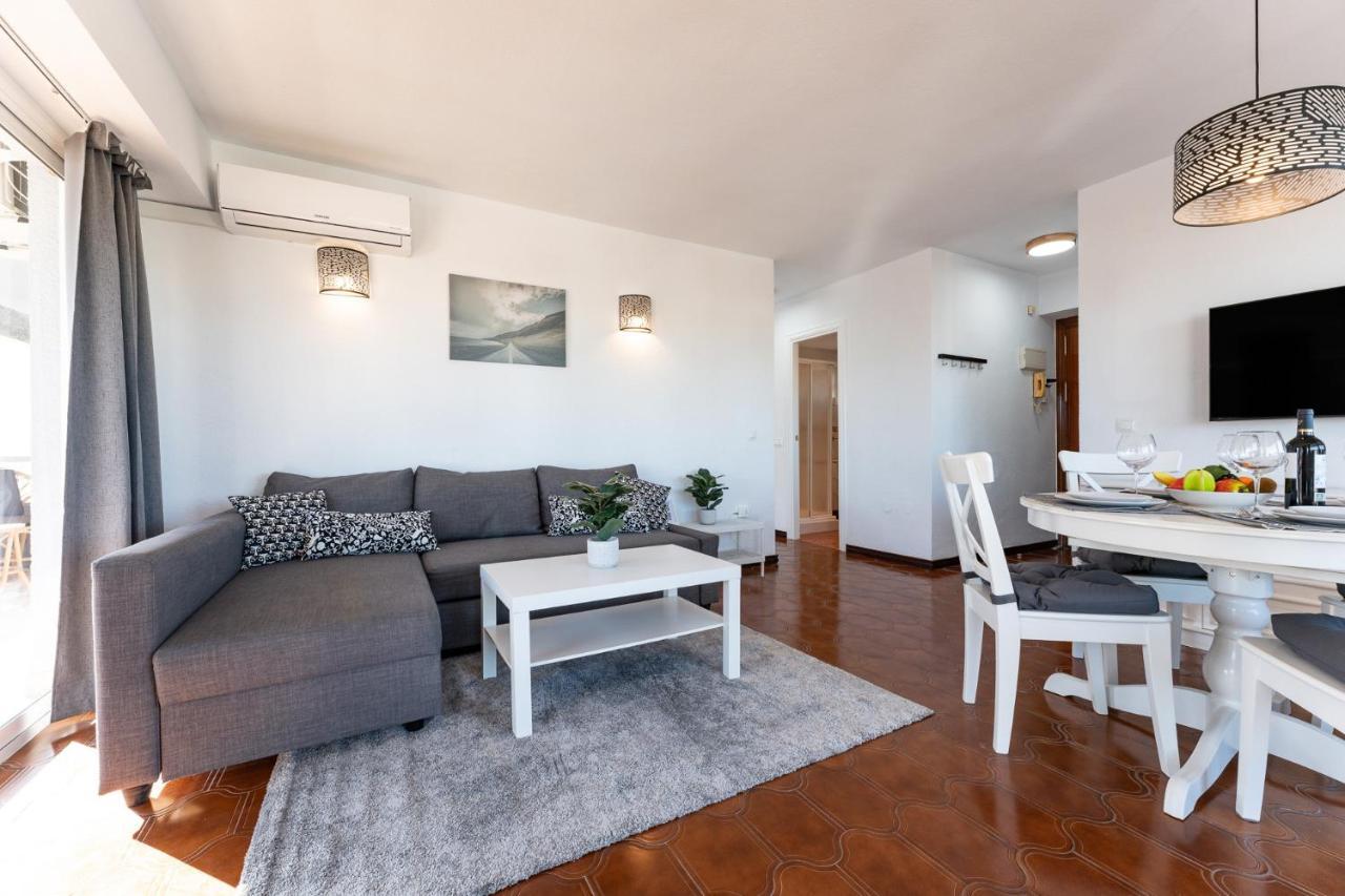 Sunny 2br Pool Terrace Seaview