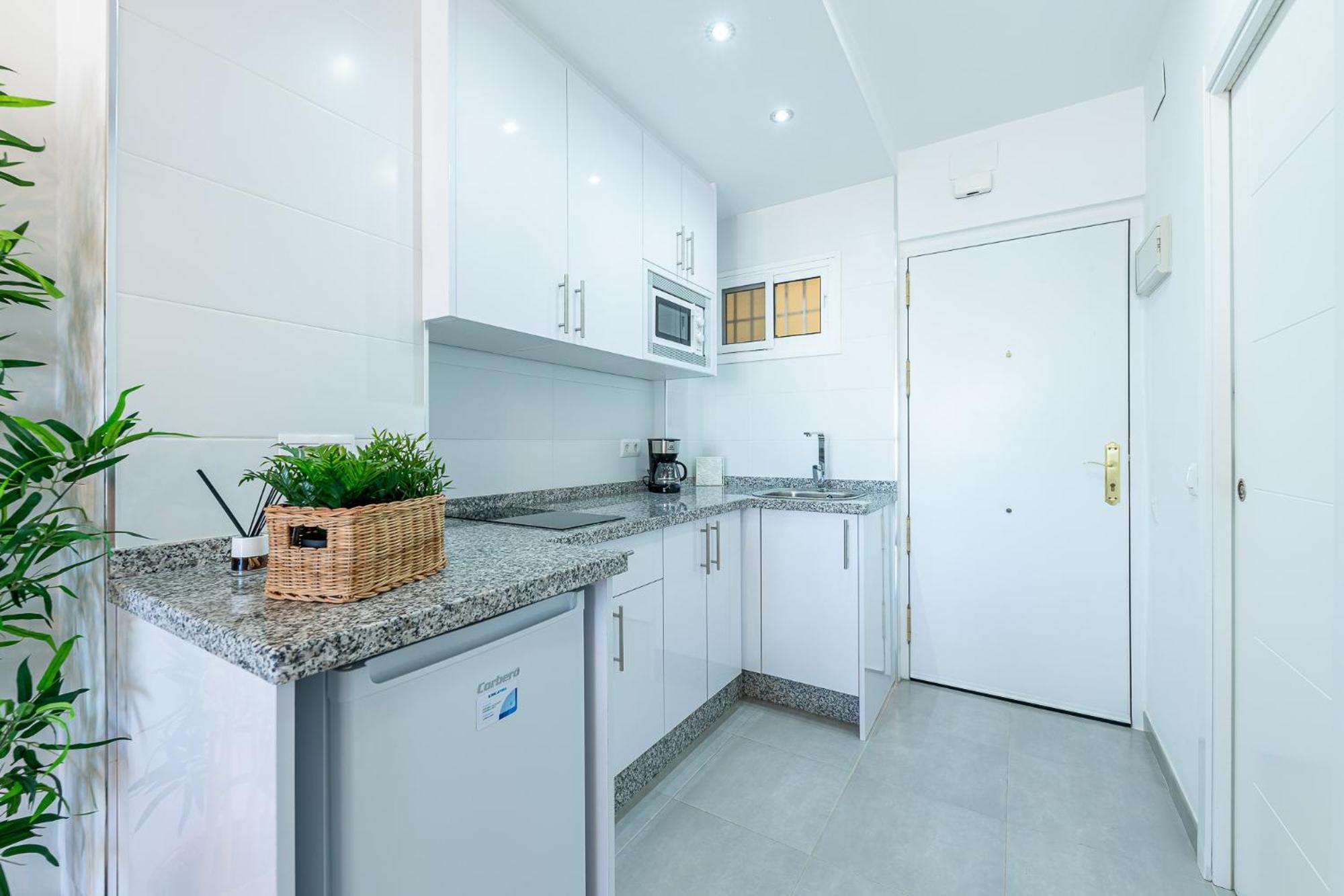 797 Rentals- Elegante Estudio Reformado En Iris *