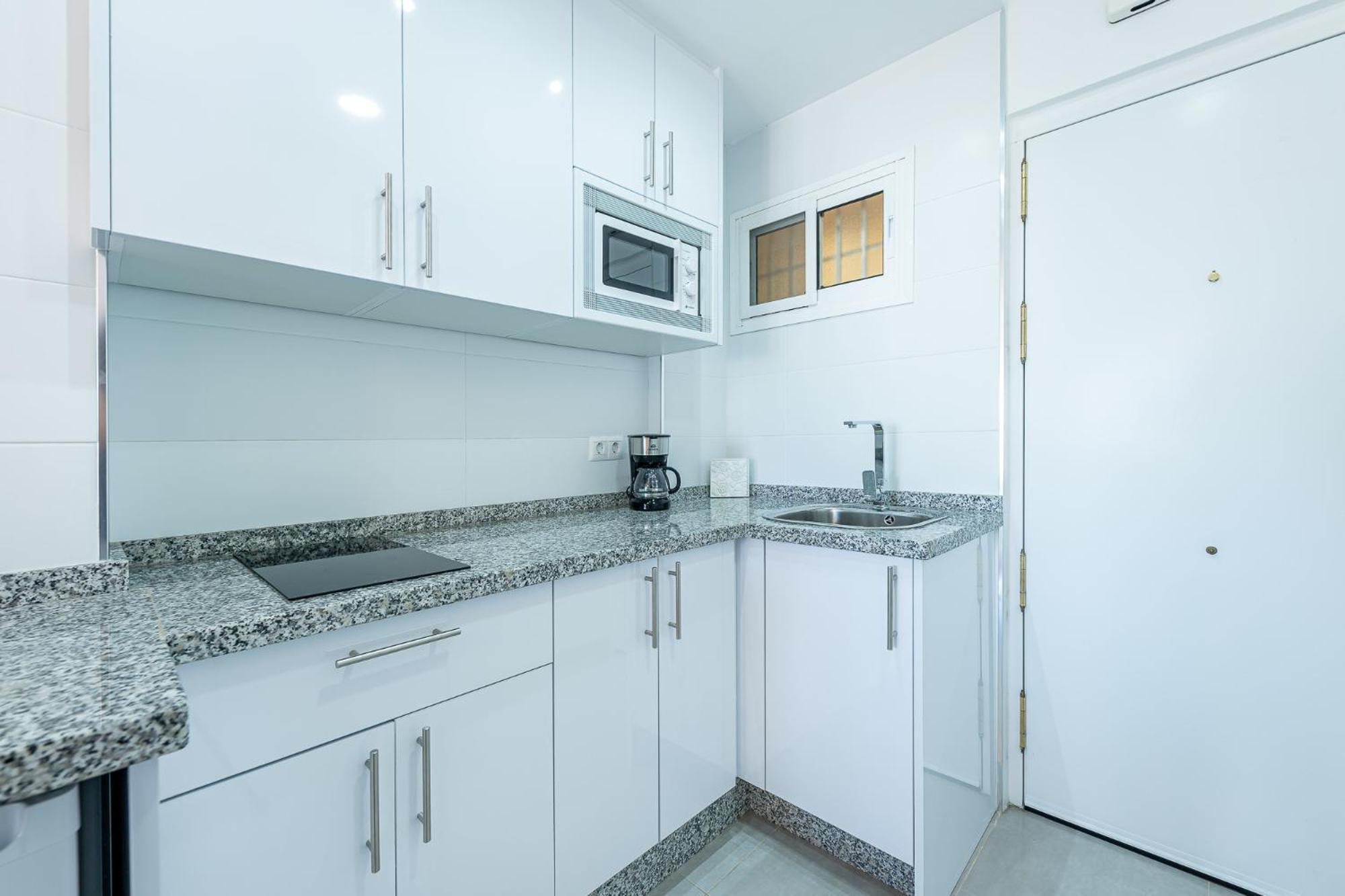 Apartment 797 Rentals- Elegante Estudio Reformado En Iris *