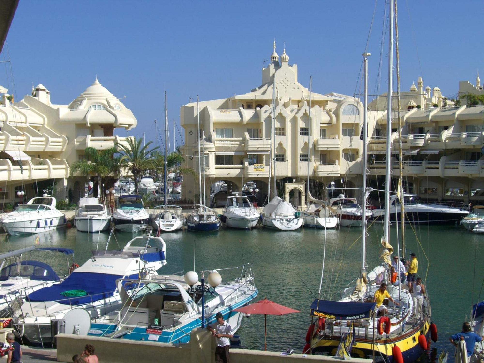 Puerto Marina Palace *