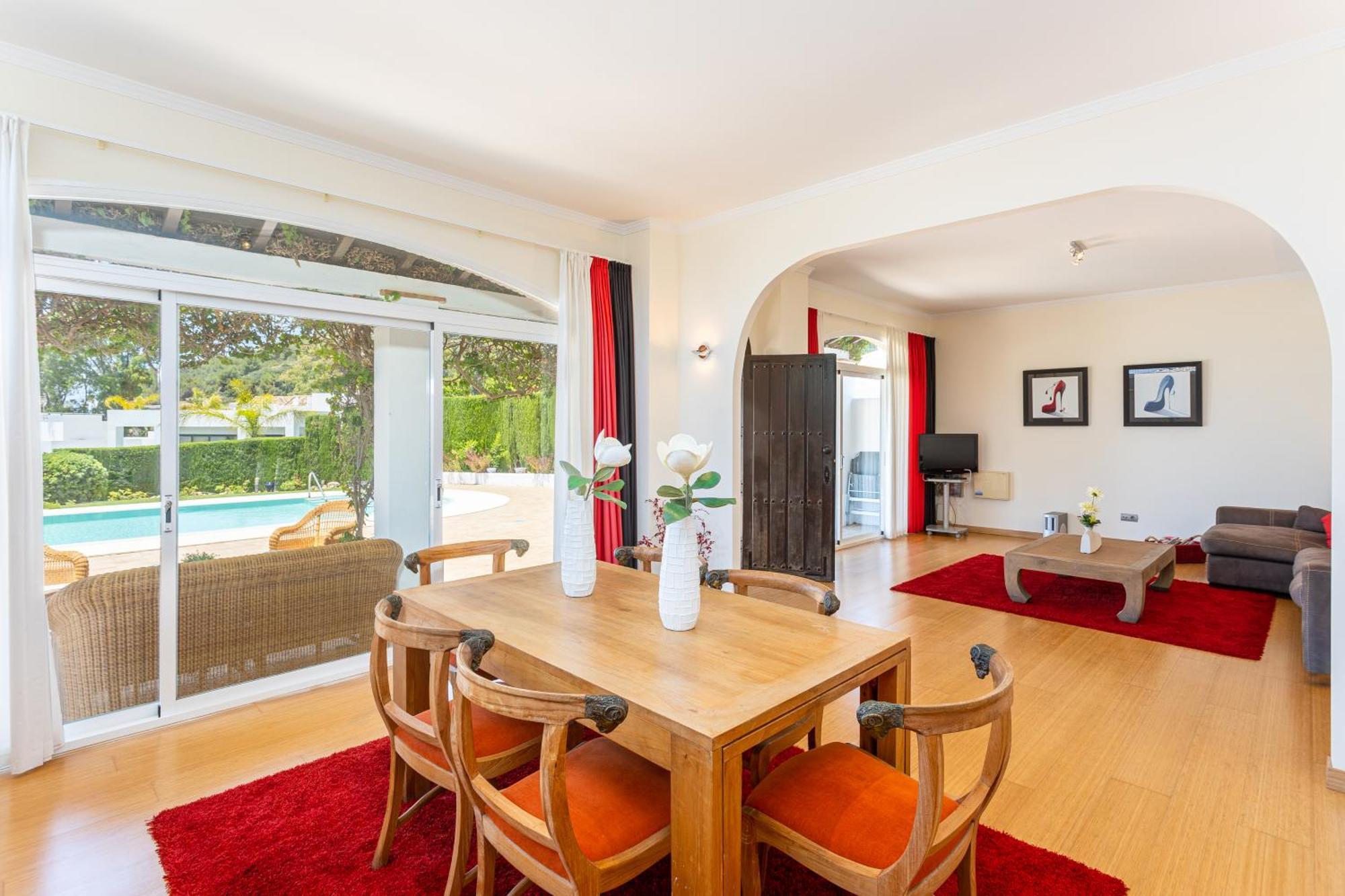 La Vista - Family Friendly Private Pool, Bbq, Sauna *