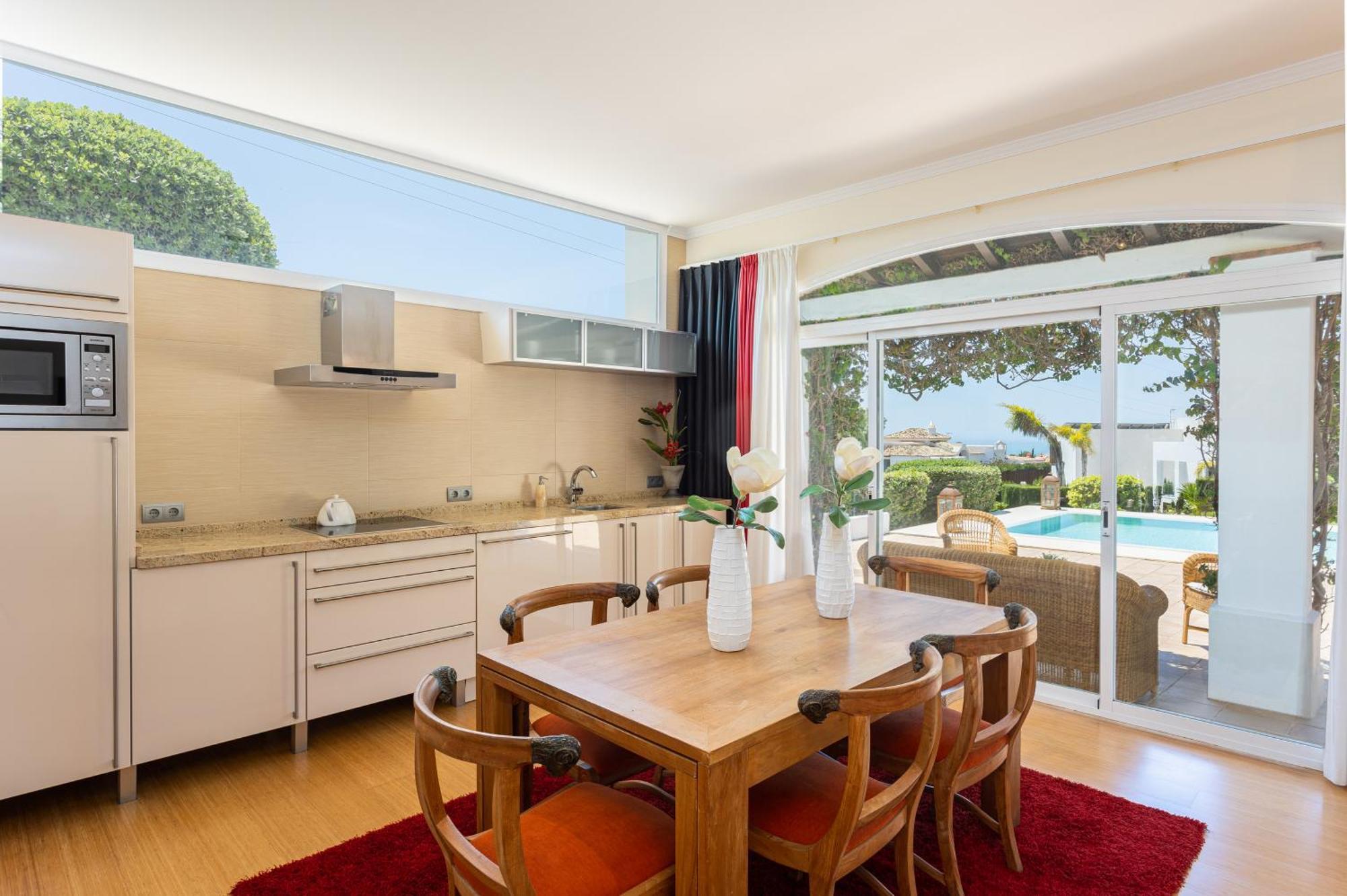 La Vista - Family Friendly Private Pool, Bbq, Sauna