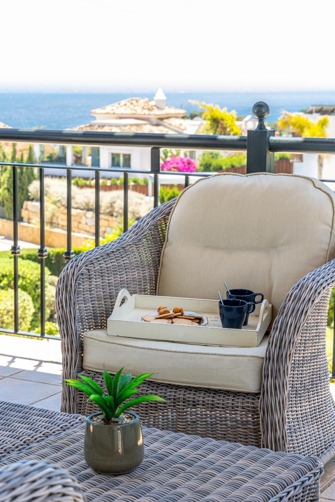 La Vista - Family Friendly Private Pool, Bbq, Sauna Villa *