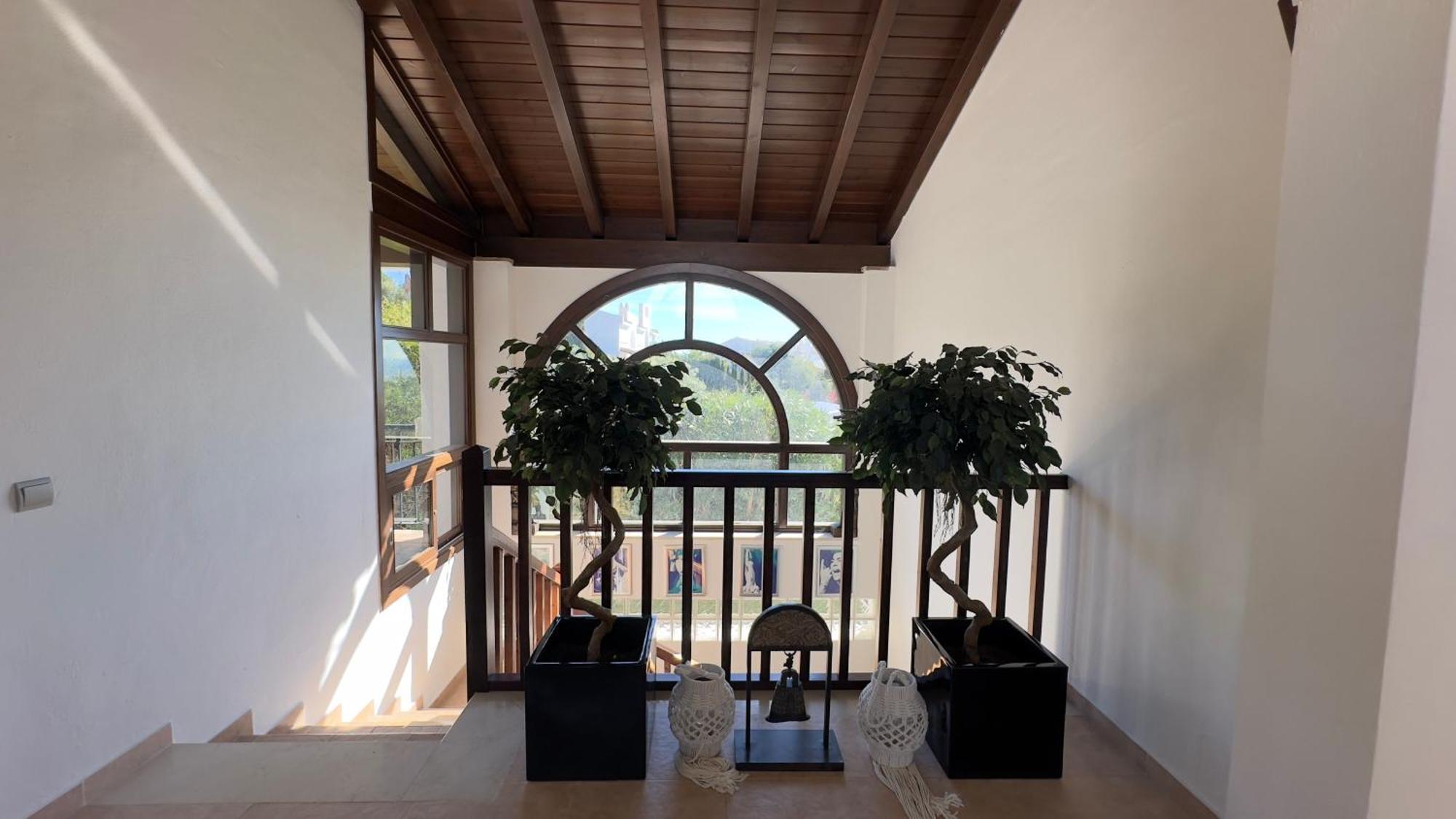 La Vista - Family Friendly Private Pool, Bbq, Sauna