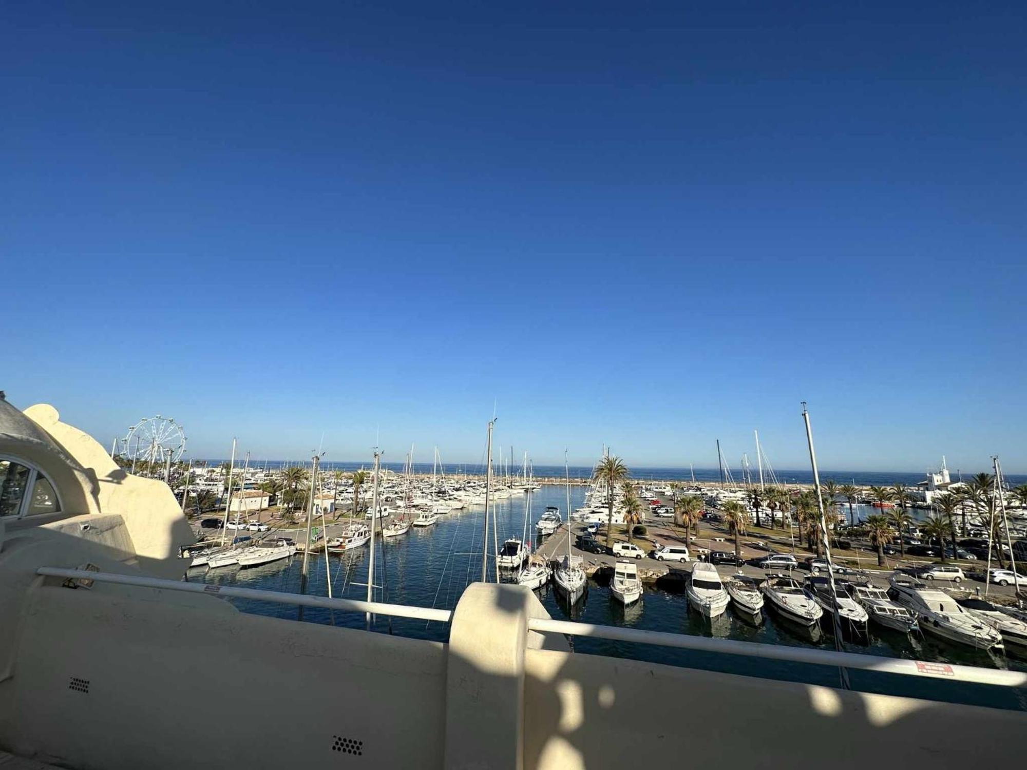In Puerto Marina