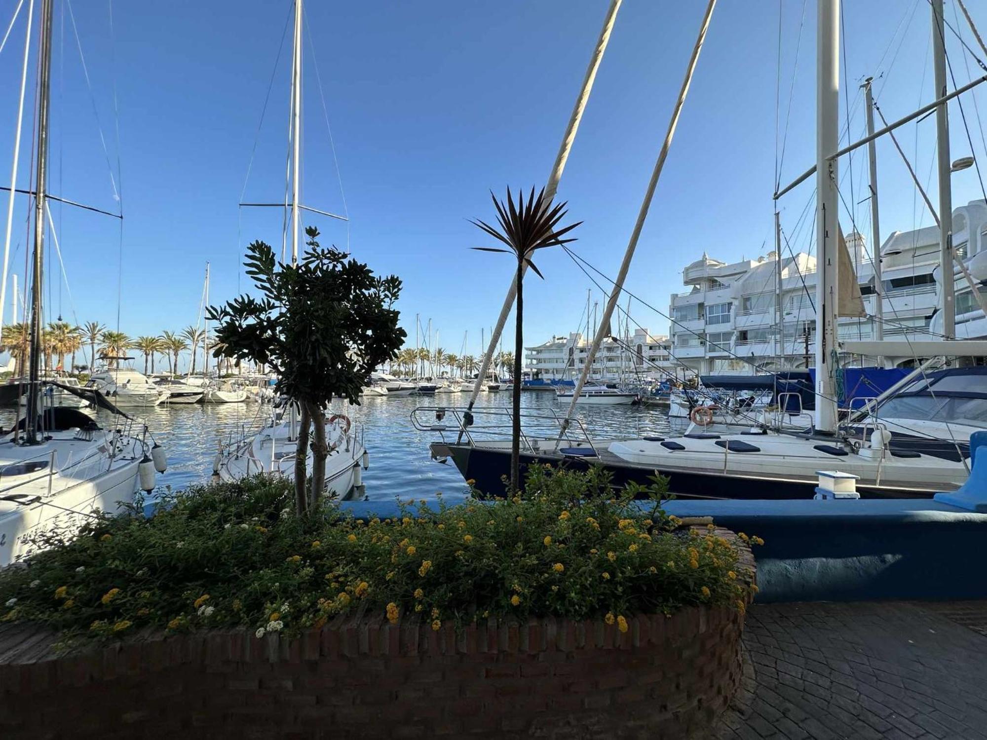 In Puerto Marina Appartement *