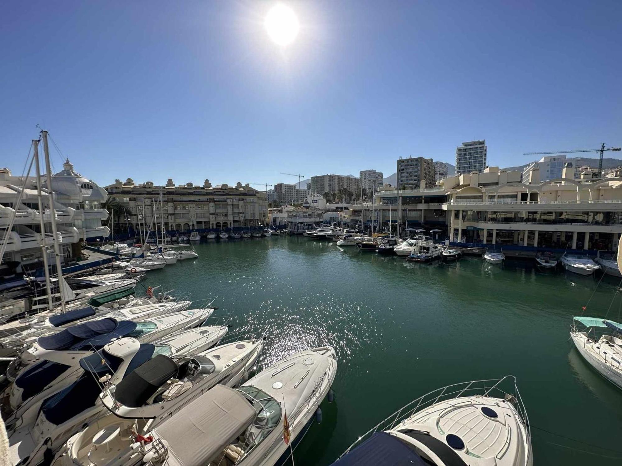 In Puerto Marina Appartement