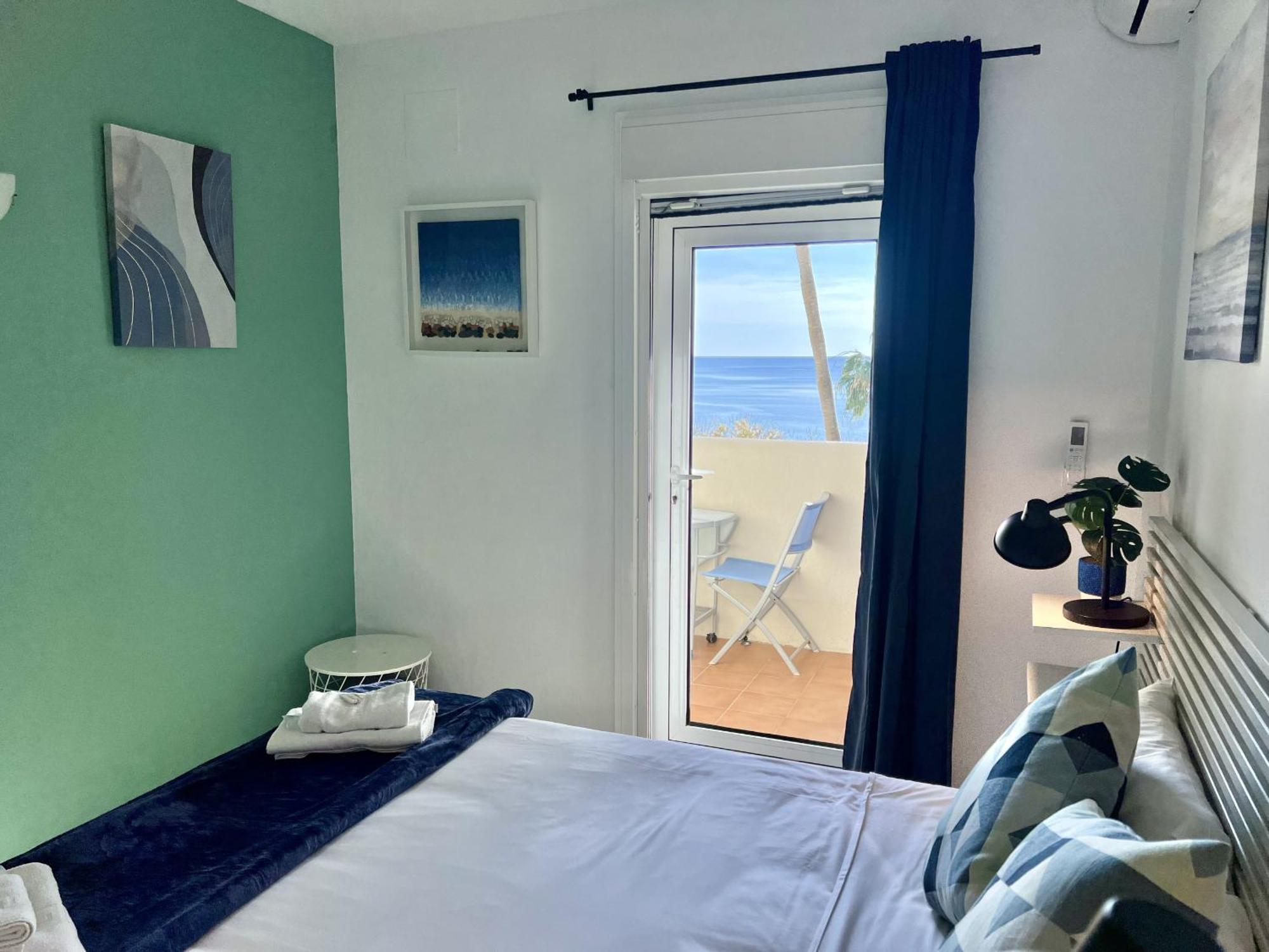 Apartment Modern Front Sea View In Benalbeach