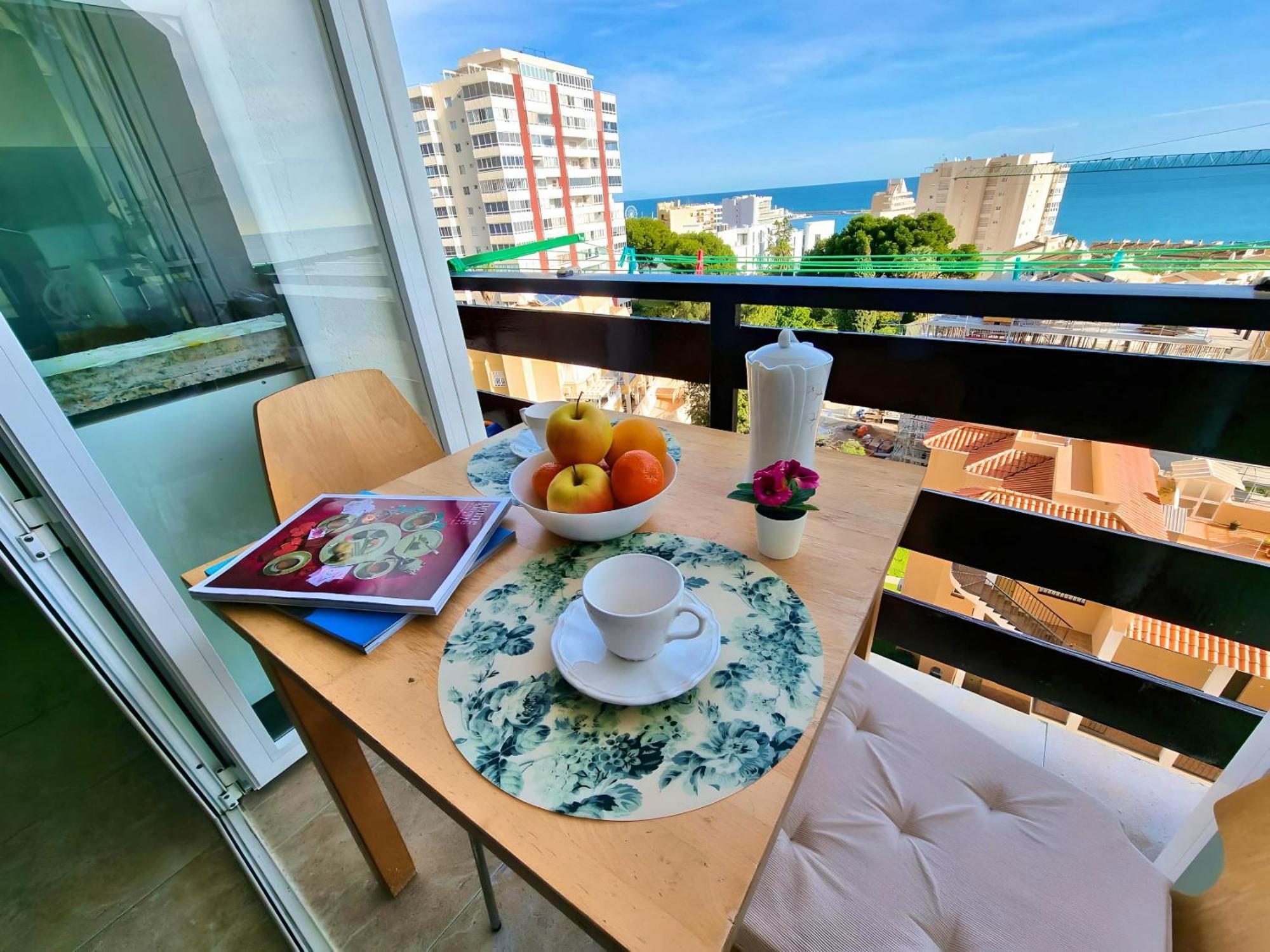 Apartment Pleasant With Sea View In 30 M² Pool Benalmadena