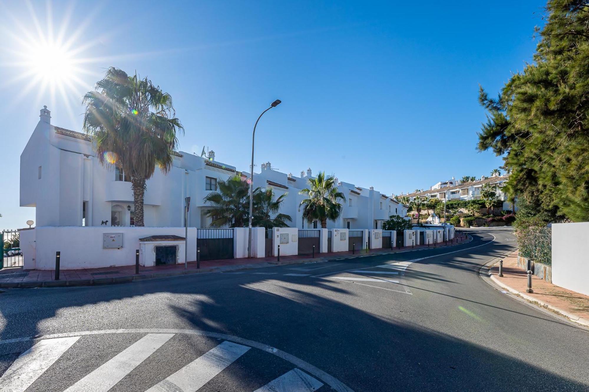 Vakantiehuis Chalet In Torrequebrada Residencial Golf Urbanization *