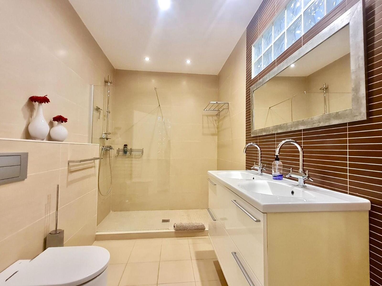 Villa La Vista - Family Friendly Private Pool, Bbq, Sauna *