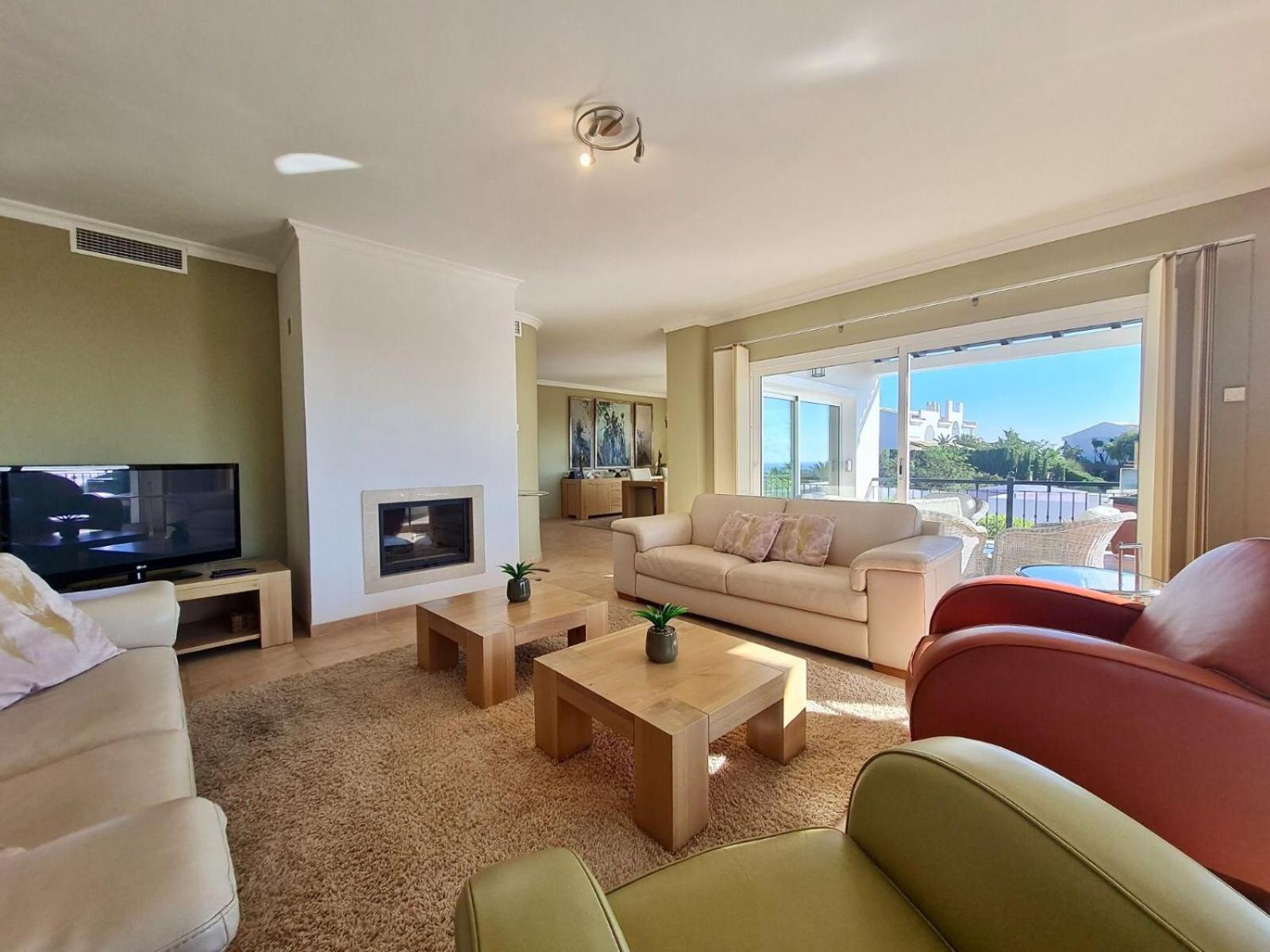 La Vista - Family Friendly Private Pool, Bbq, Sauna Villa *