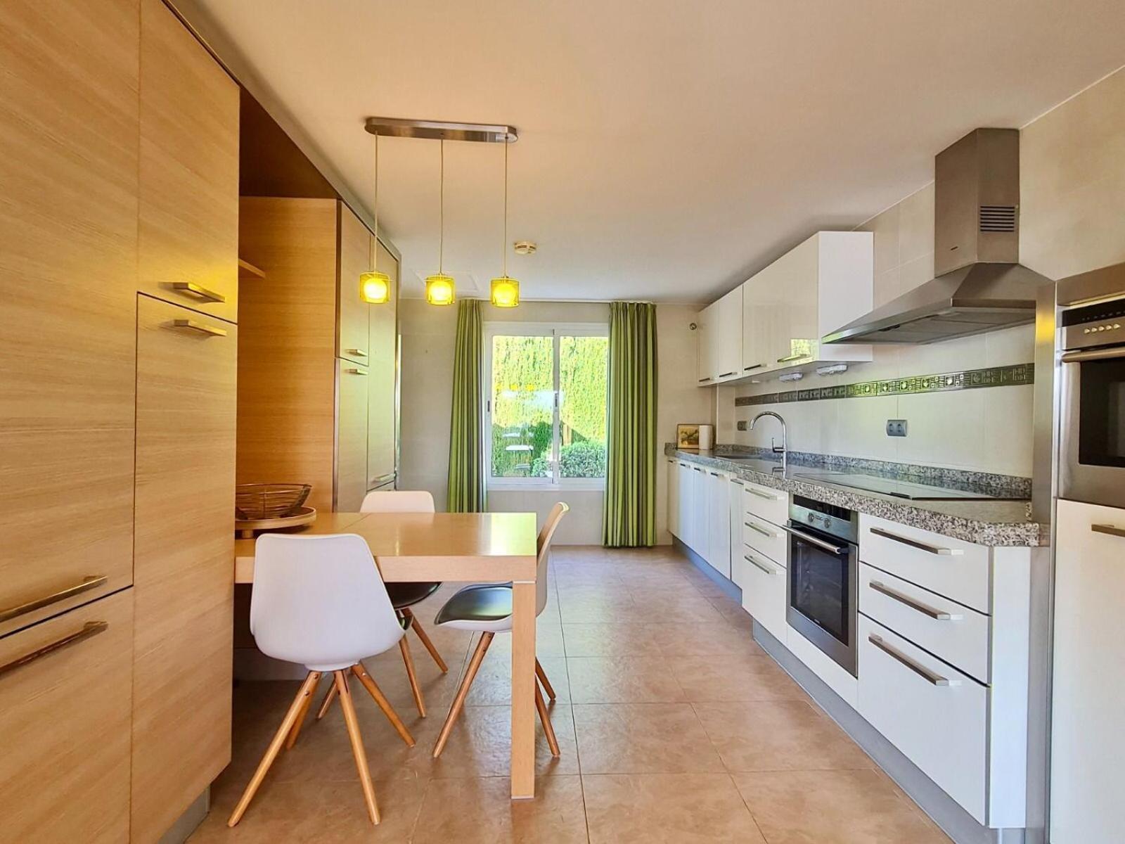 La Vista - Family Friendly Private Pool, Bbq, Sauna Villa