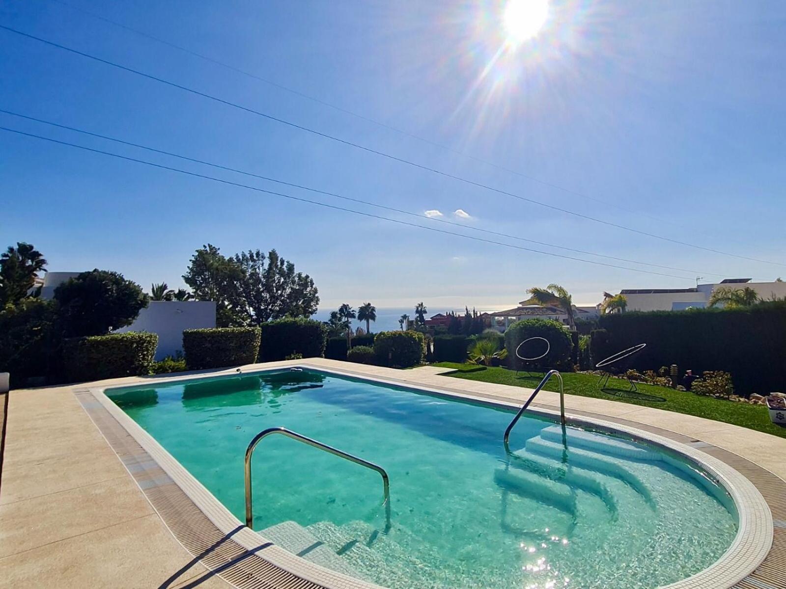 La Vista - Family Friendly Private Pool, Bbq, Sauna Villa