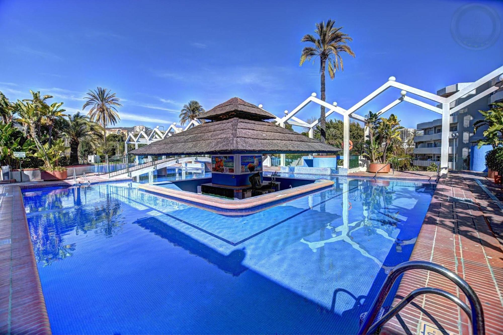 Deluxe In Benalbeach With Views