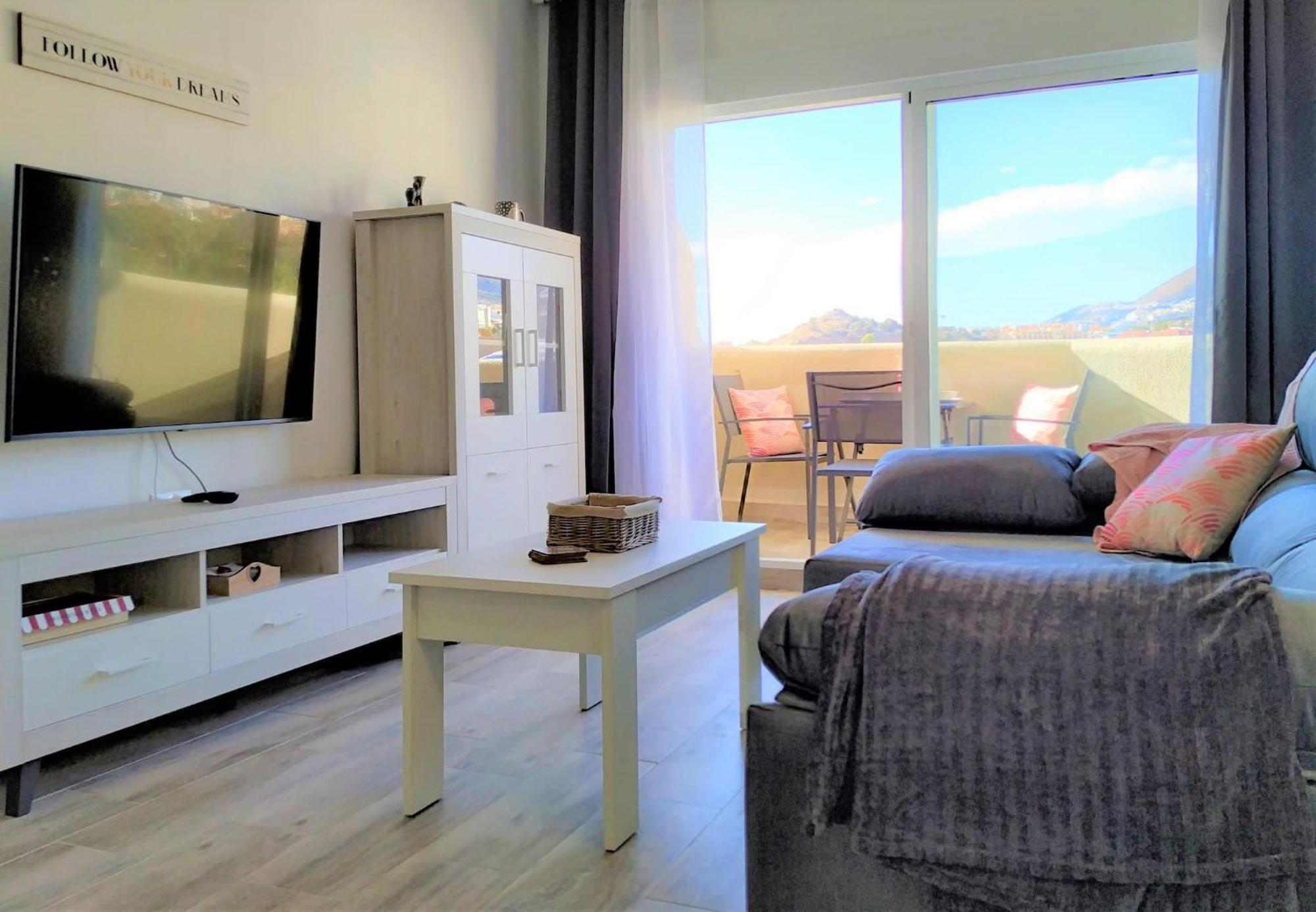 Apartment Deluxe In Benalbeach With Views
