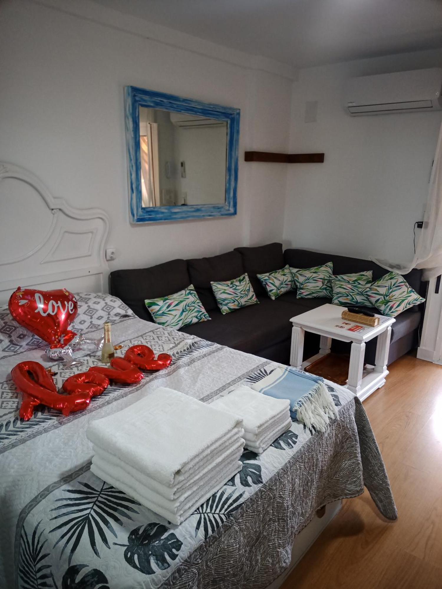 Sweet Benalmadena, Estudio Con Vistas Al Mar Y Excelente Conexion Wifi, No Fumadores, Con Piscinas, Sea Views, With Swimming Pools, Completely Renovated, Ideal For Older People, Bright With Morning Sun, No Smoking * Benalmádena
