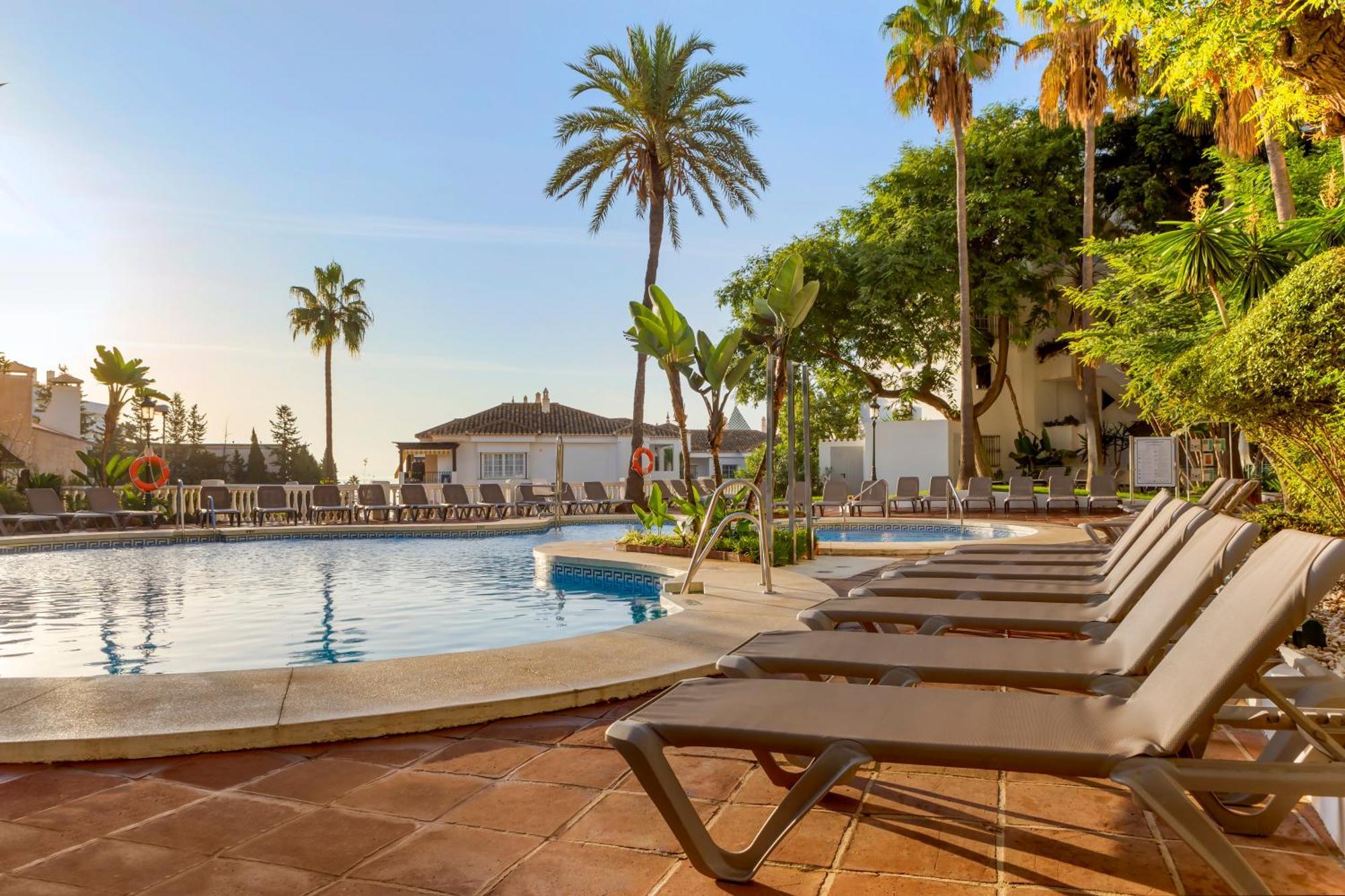 Royal Oasis Club At Pueblo Quinta Aparthotel Benalmádena