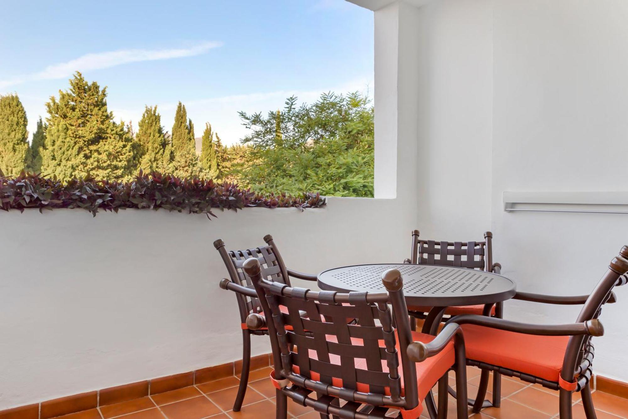 Royal Oasis Club At Pueblo Quinta Aparthotel Benalmádena