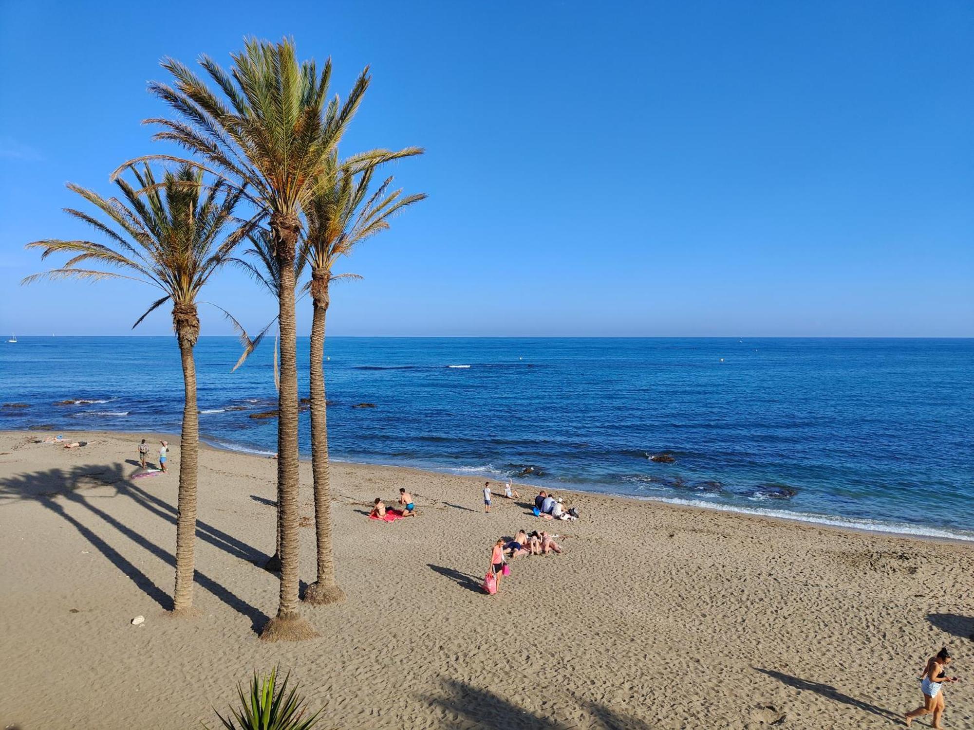 Entero, Enormes Piscinas, Terraza Y Playa Apartment