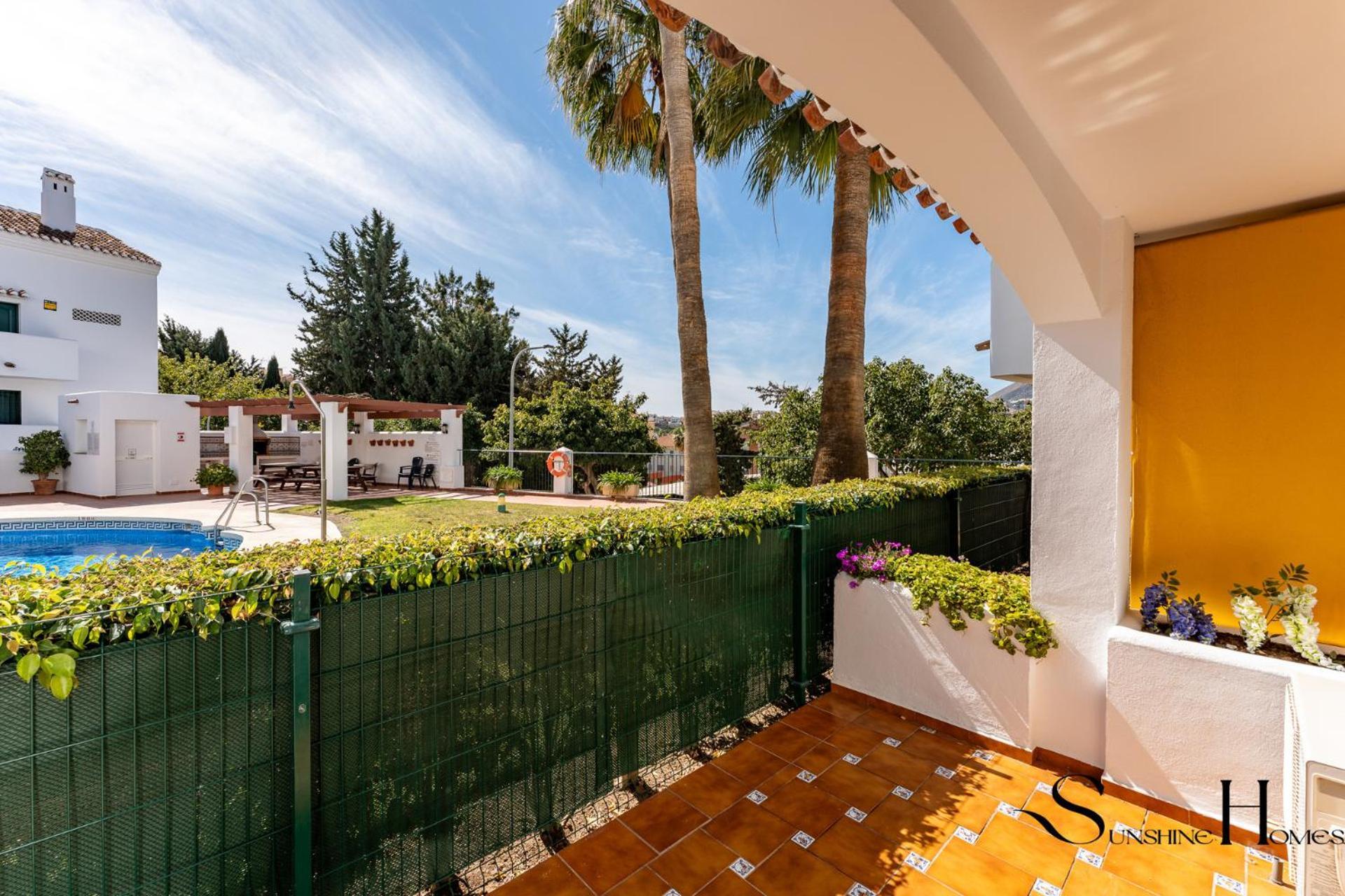 Poolside 2 Bedroom Retreat * Benalmadena