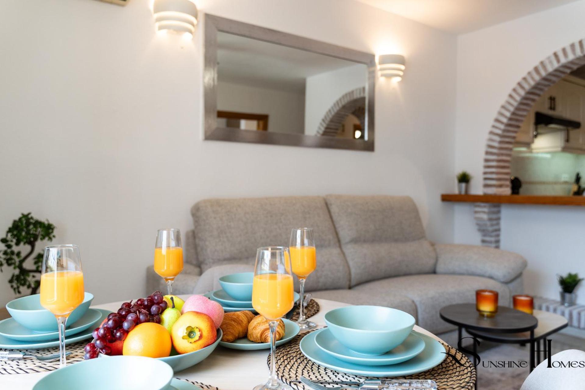 Poolside 2 Bedroom Retreat * Benalmadena