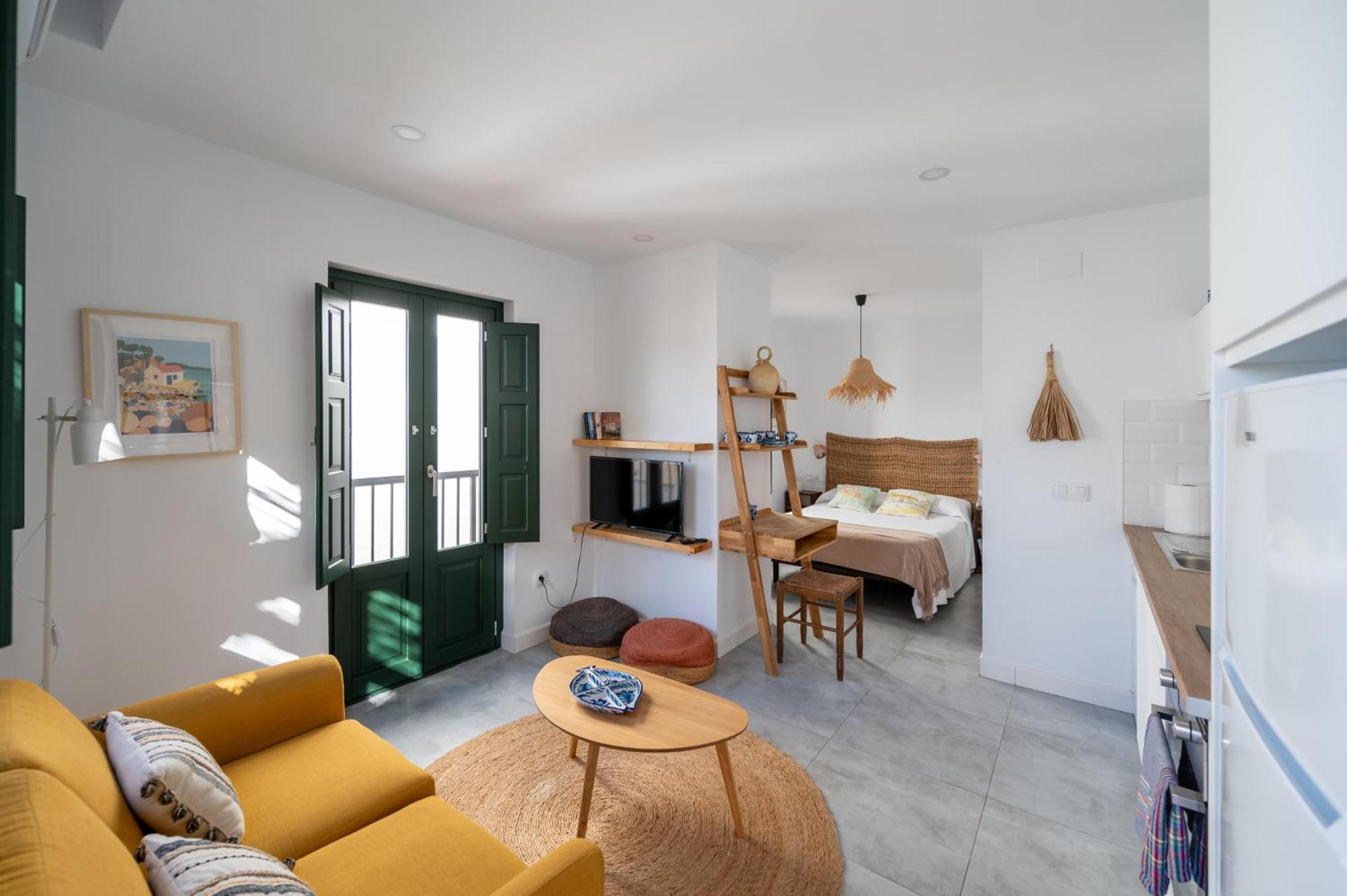 Lovely House In Peaceful Courtyard Benalmadena