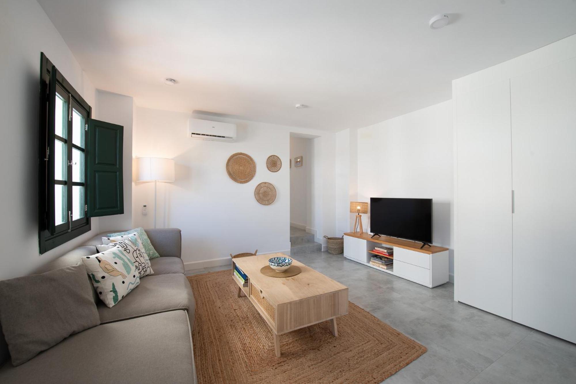 Lovely House In Peaceful Courtyard Apartment