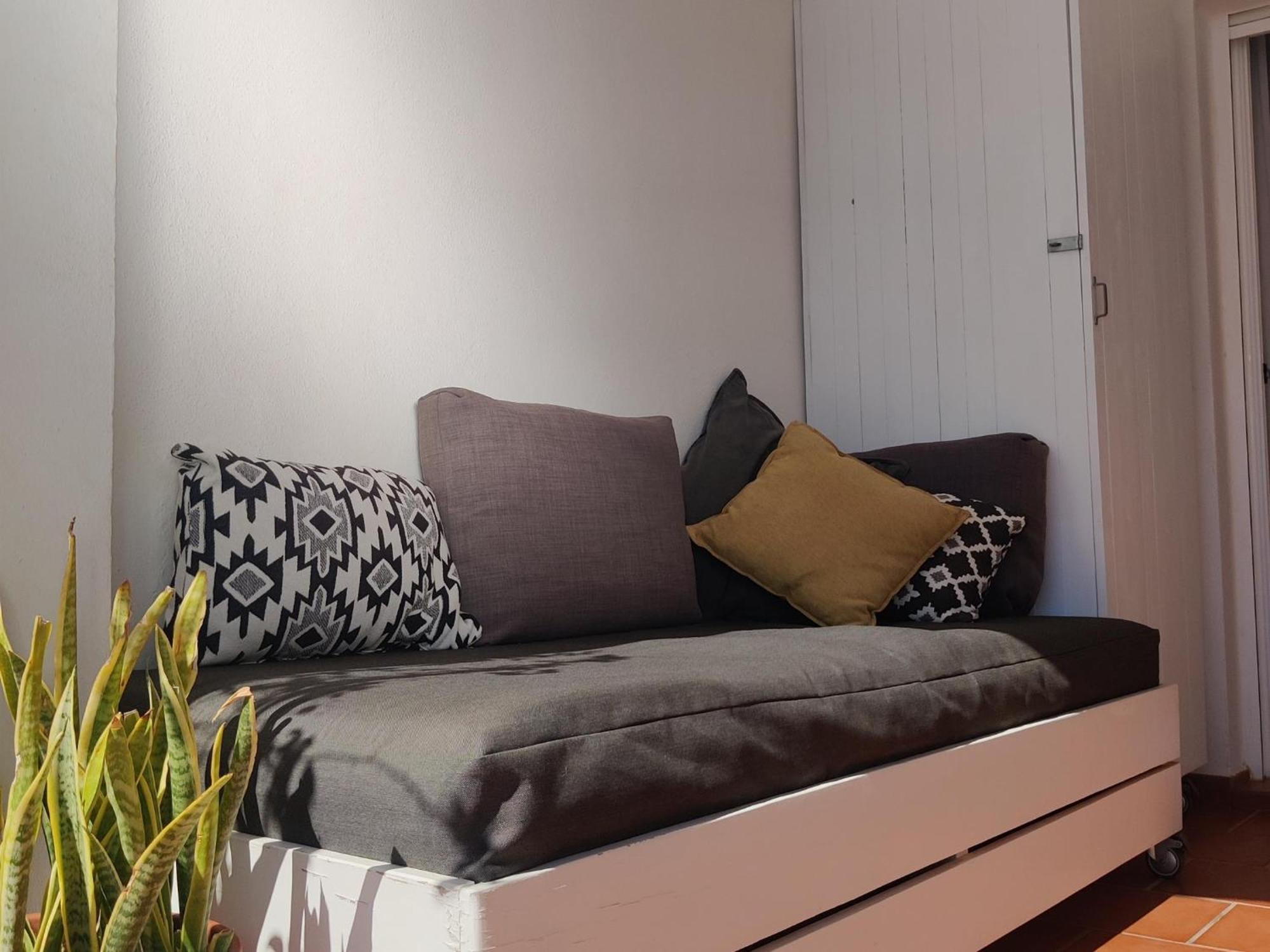 Cosy 1 Bed 50m2 Terrace Apartment *