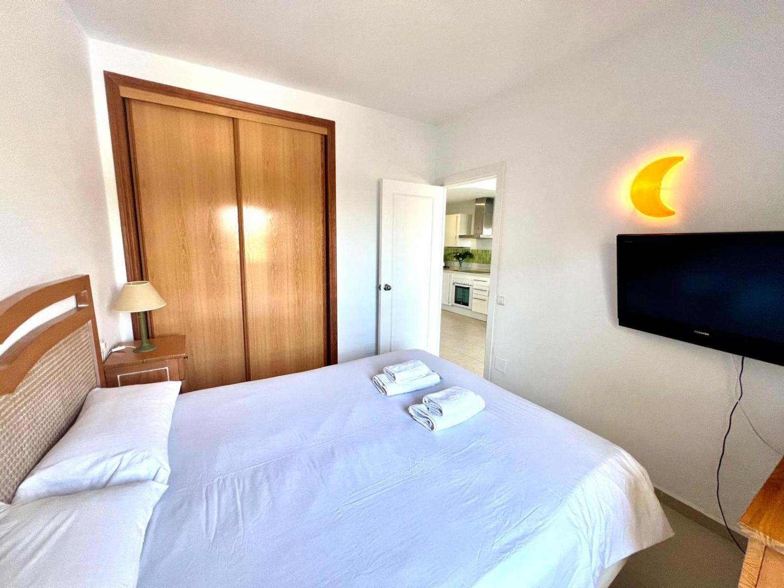 Large Terrace Sea & Mountain Benalbeach Apartment *
