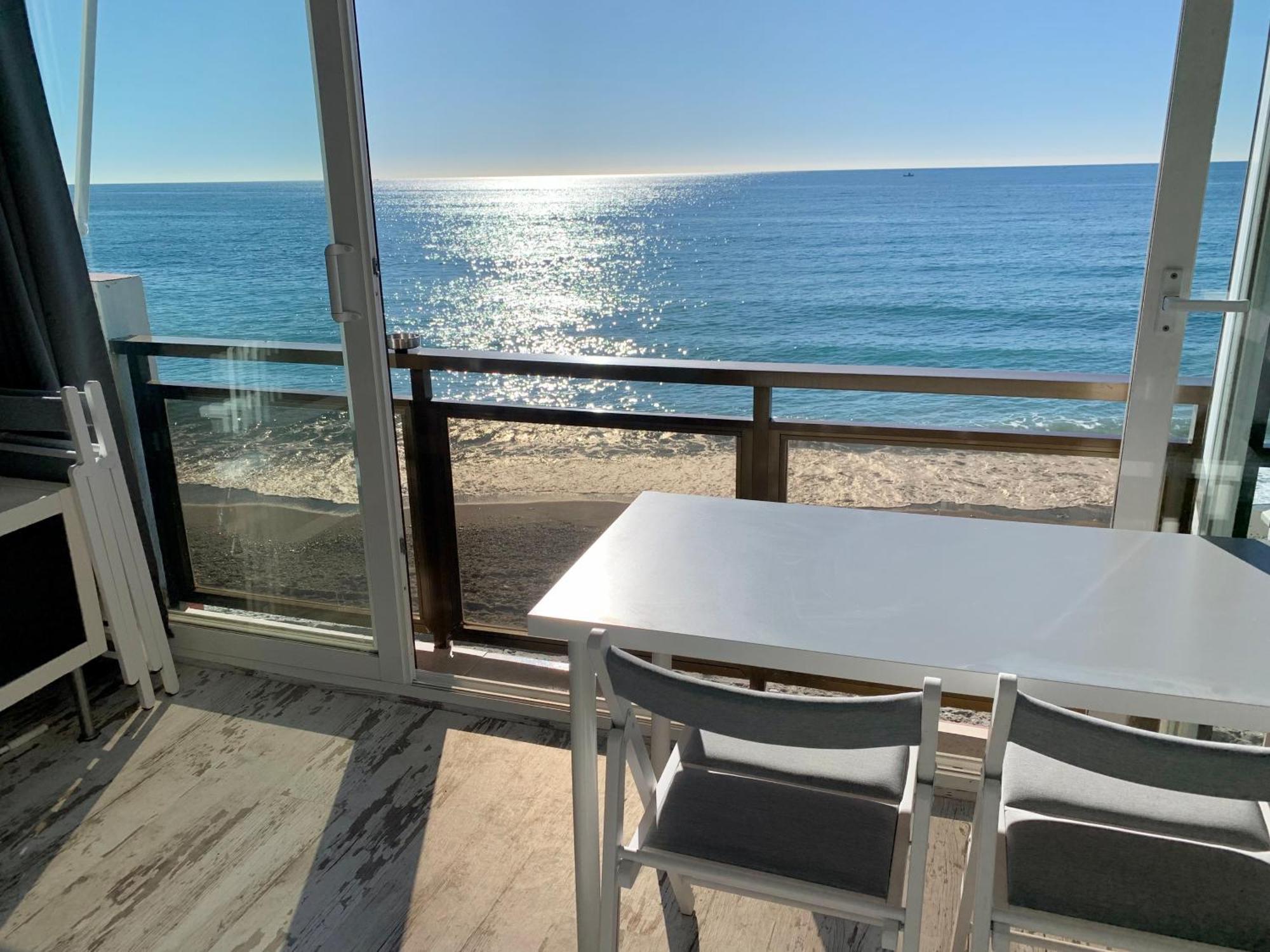 Malibu - “vive En La Playa” “live On The Beach”