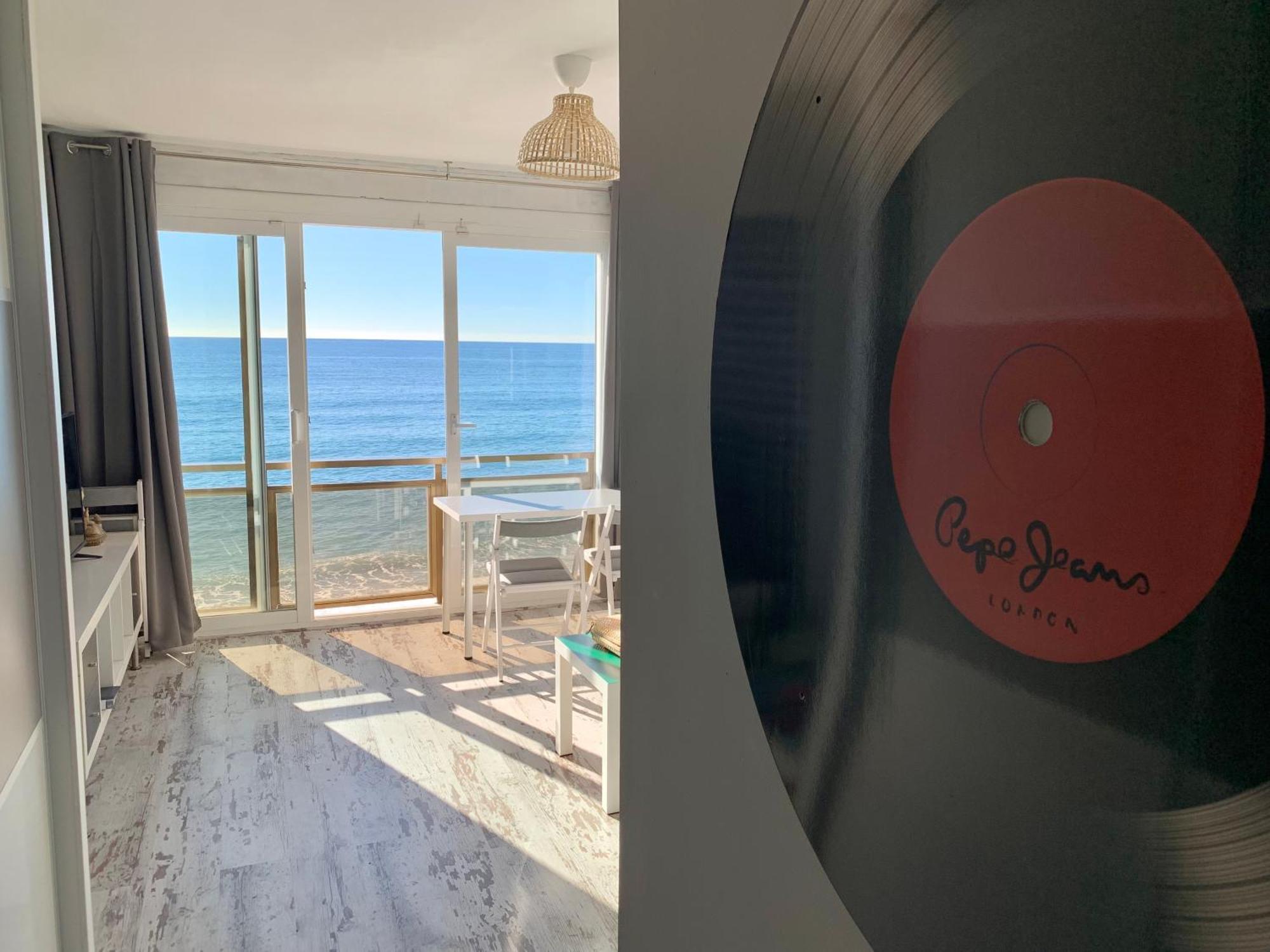 Malibu - “vive En La Playa” “live On The Beach”