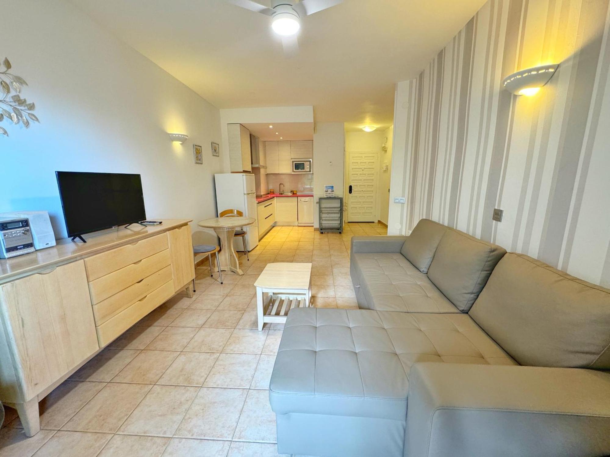 797 Rentals- Precioso Piso Con Vistas Al Jardin En Benalbeach