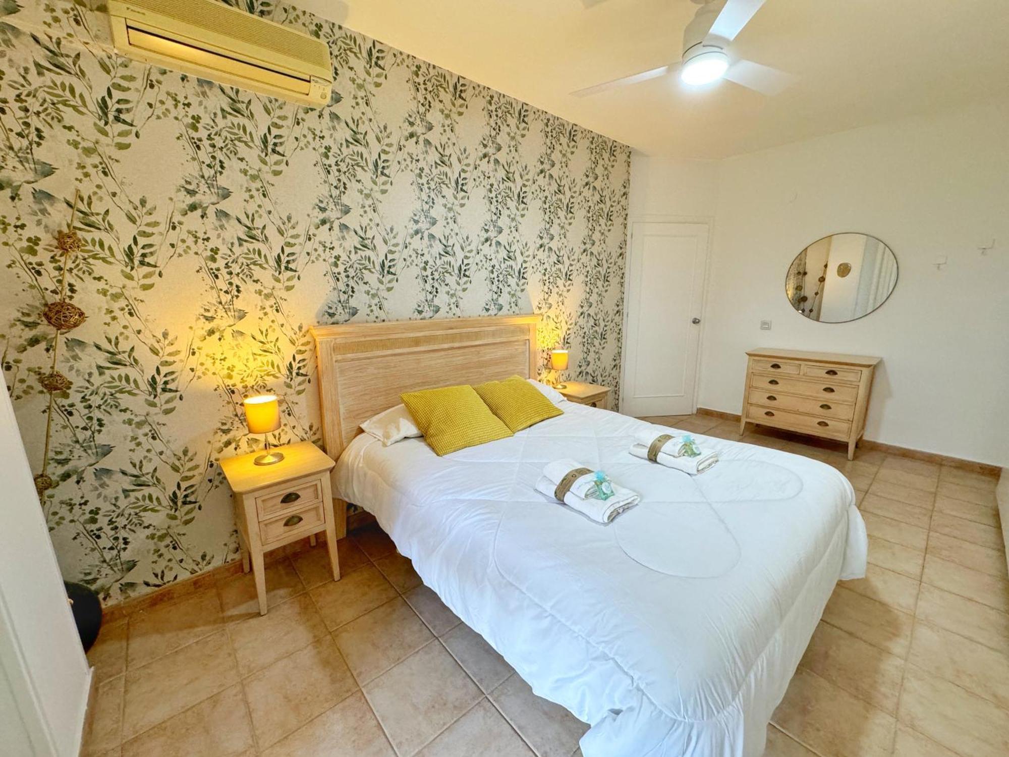 Apartment 797 Rentals- Precioso Piso Con Vistas Al Jardin En Benalbeach Benalmadena