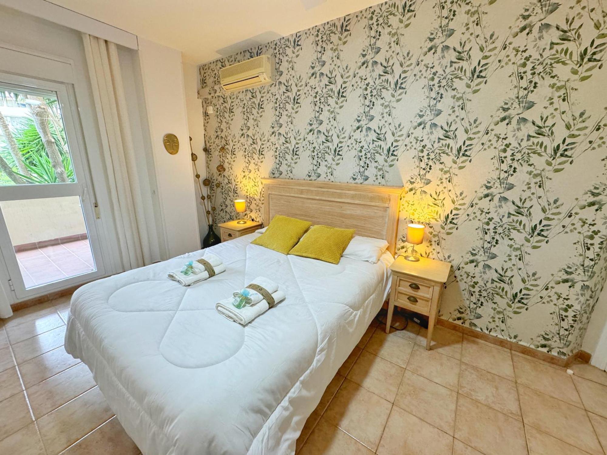 Apartment 797 Rentals- Precioso Piso Con Vistas Al Jardin En Benalbeach Benalmadena