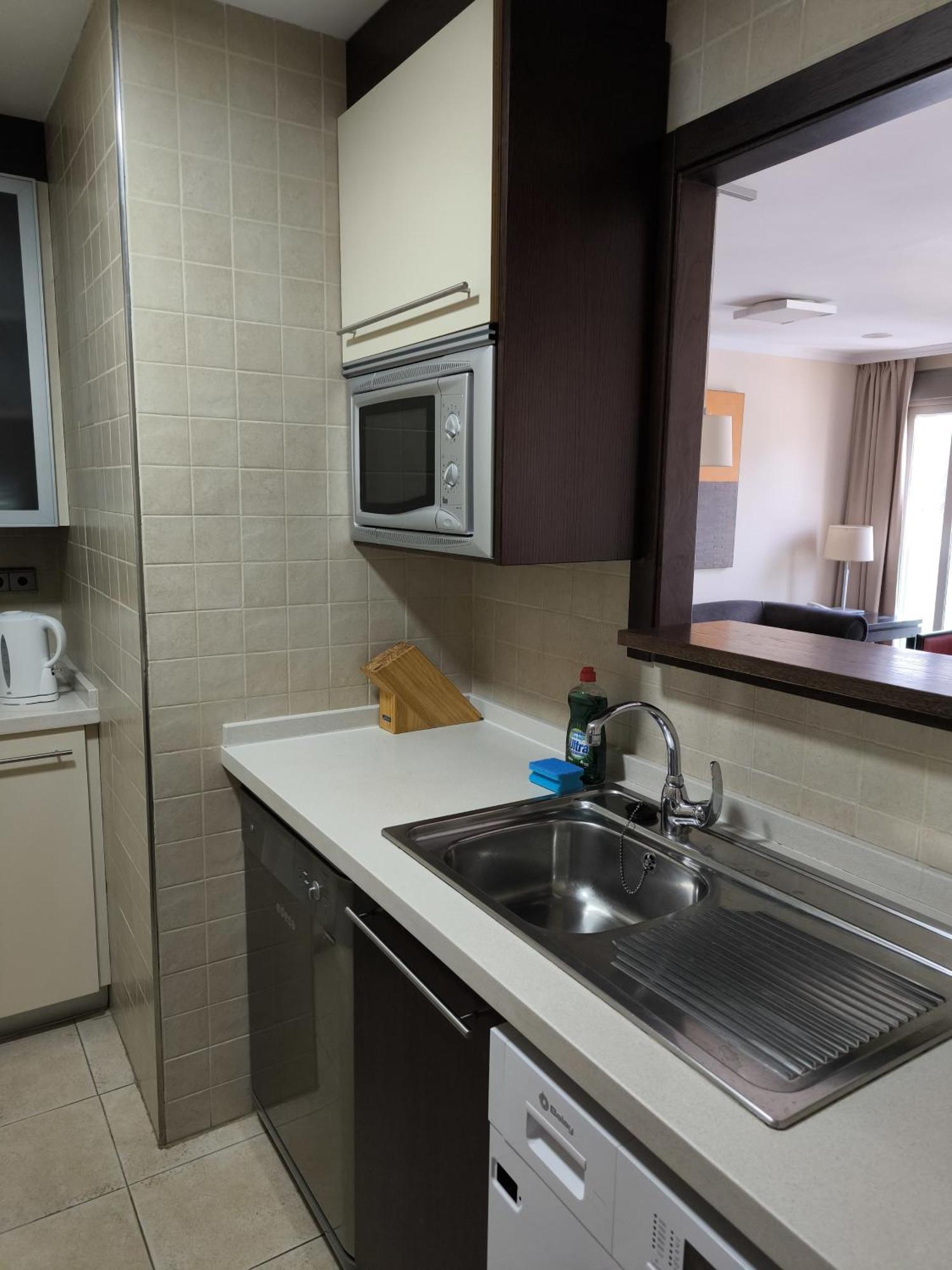 Family Spacious Apartment, Terrace, Kitchen, View, Free Parking And Wifi Benalmadena