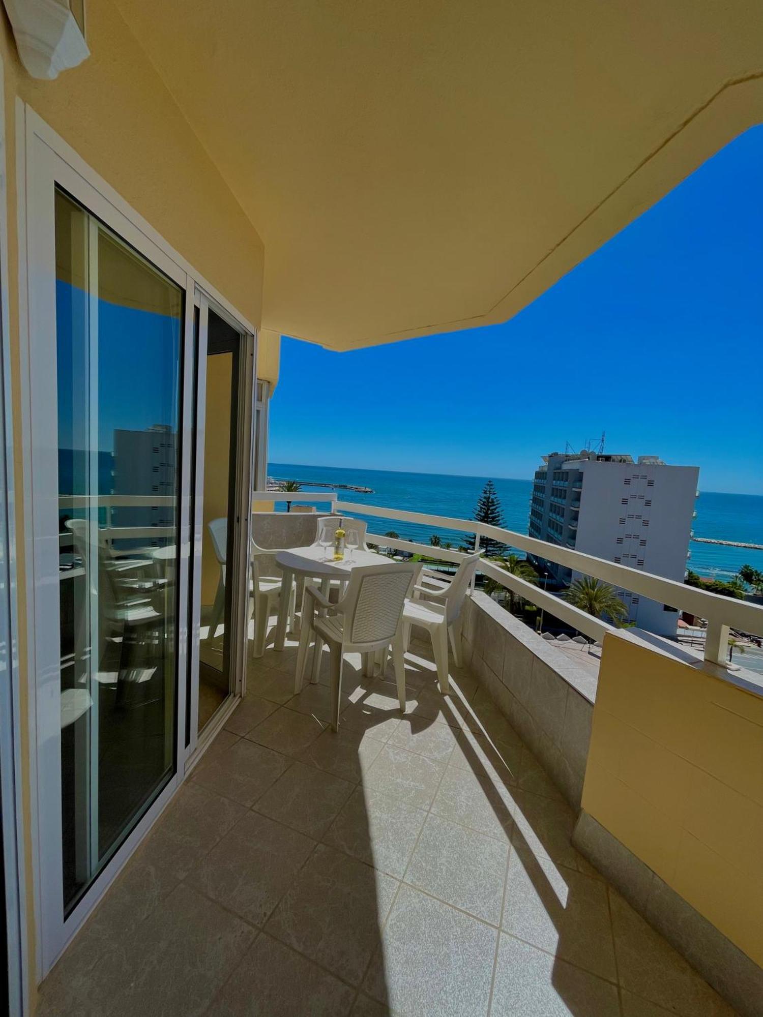 Vistas Al Mar Y Al Puerto Deportivo Apartment *