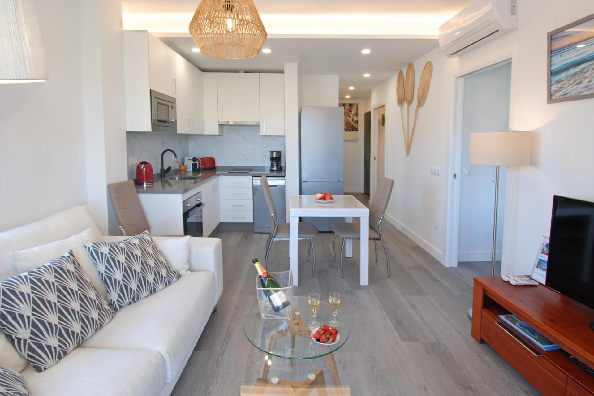 Isla De 2, 80m From The Sea, Amazing View,ac, Bbq,private Parking