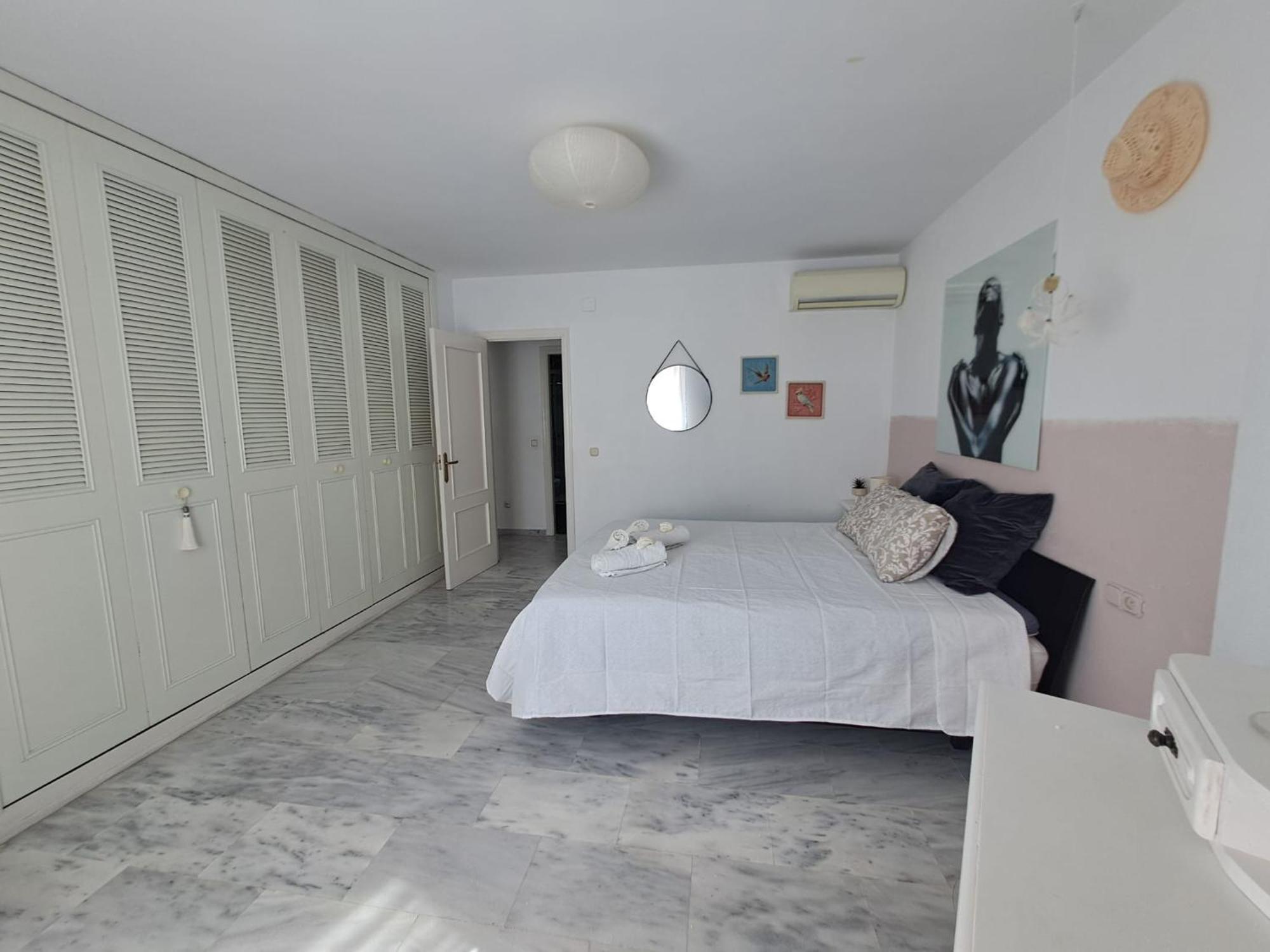 Apartamento Vistas Costa,2 Hab ,piscinas , Garaje