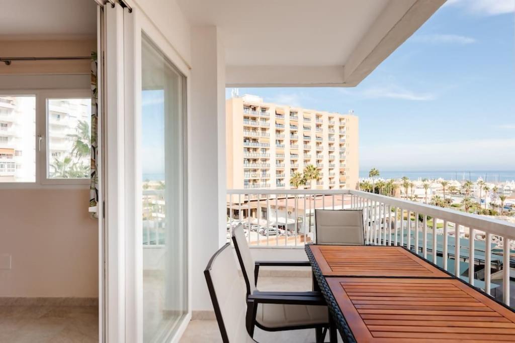 Apartment Amplio Con Vistas Al Mar Y Piscina En Benalmadena