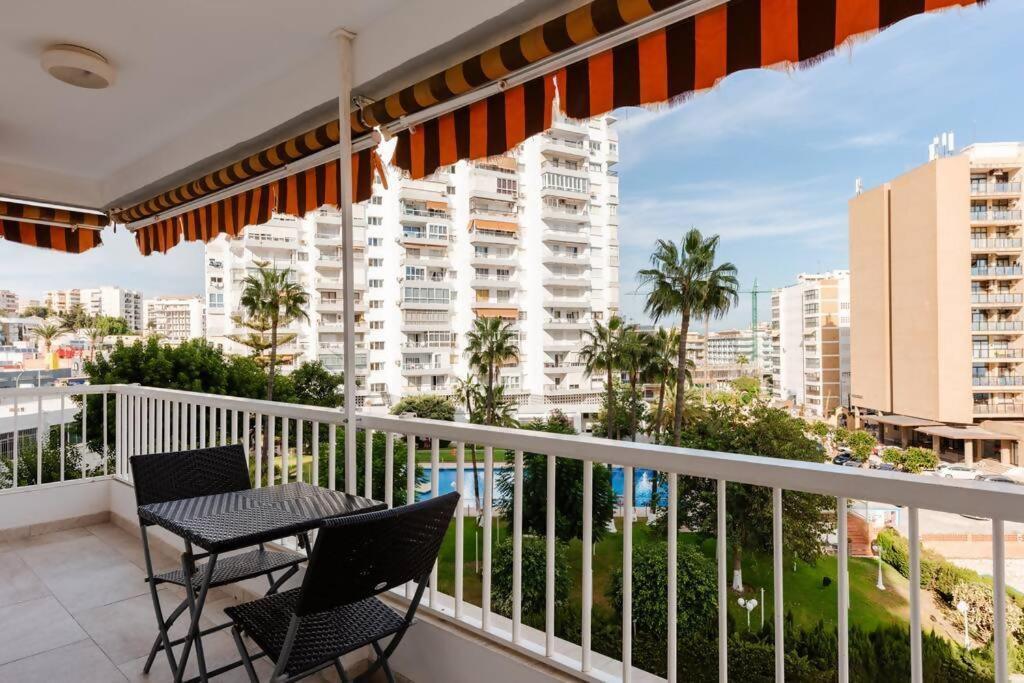 Amplio Con Vistas Al Mar Y Piscina En Benalmadena