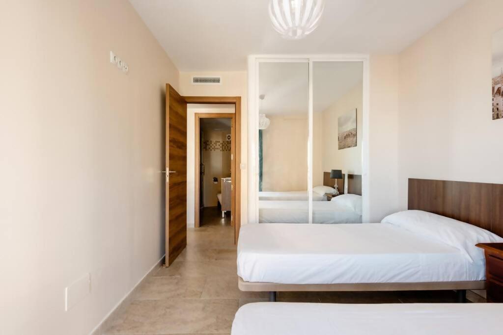 Amplio Con Vistas Al Mar Y Piscina En Appartement *